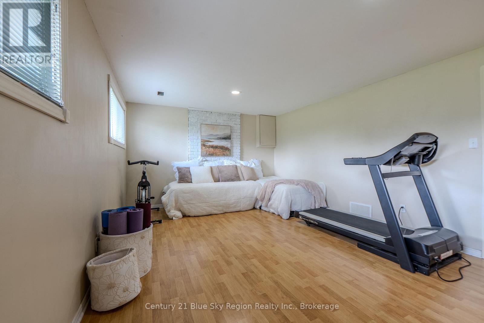 225 REGINALD ROAD - 27