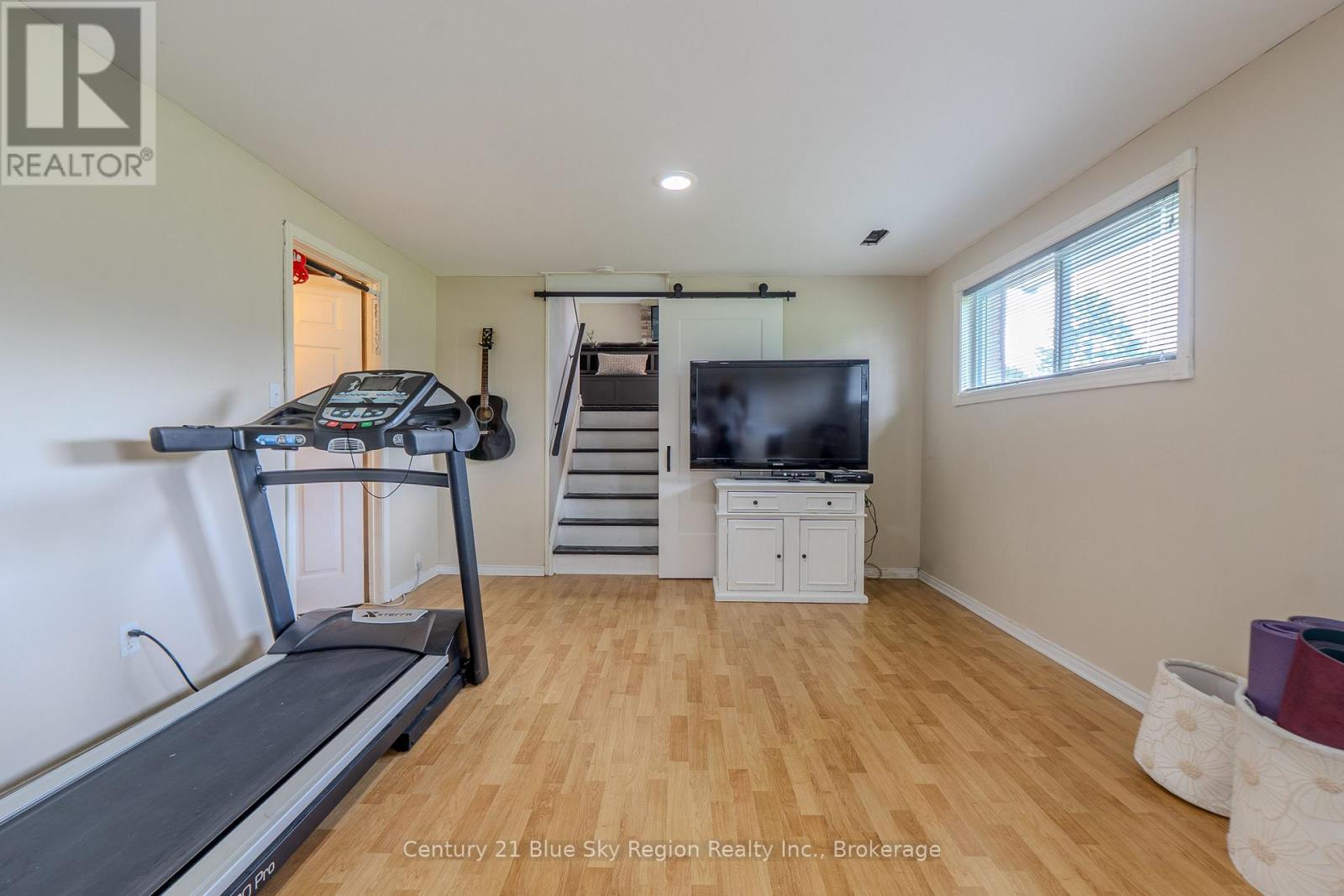 225 REGINALD ROAD - 28