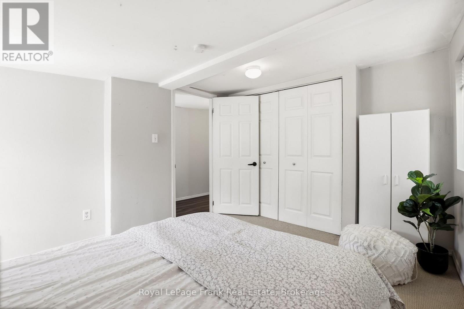 18 ARMSTRONG AVENUE - 25