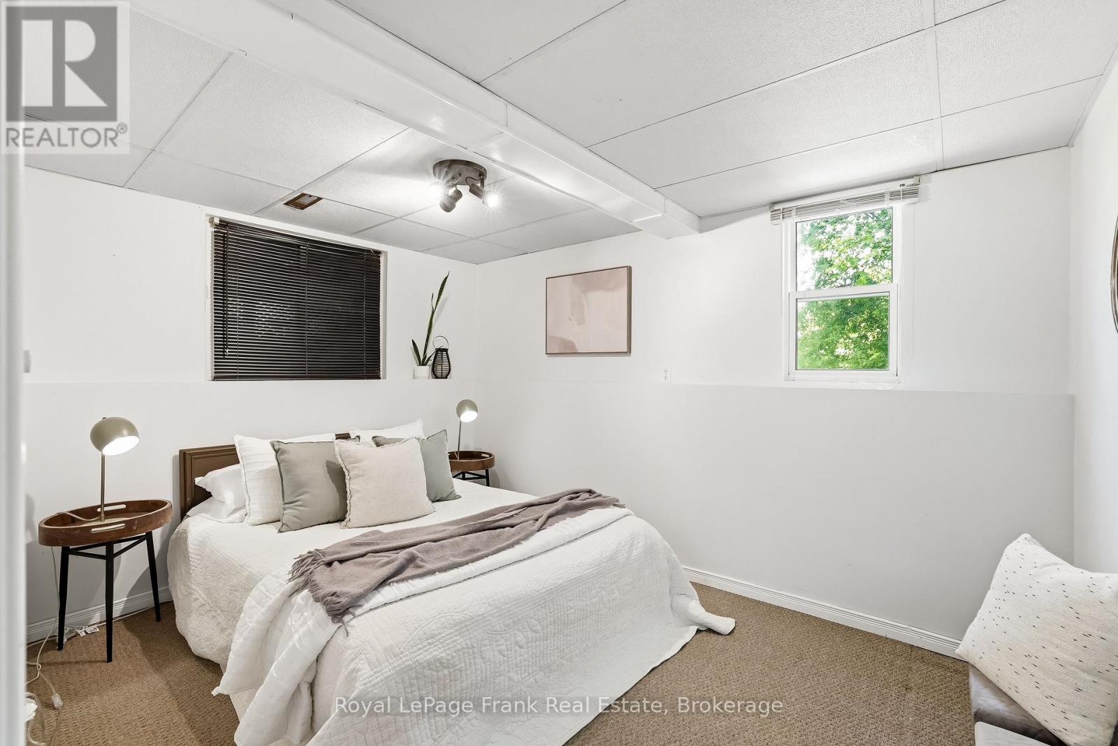 18 ARMSTRONG AVENUE - 32