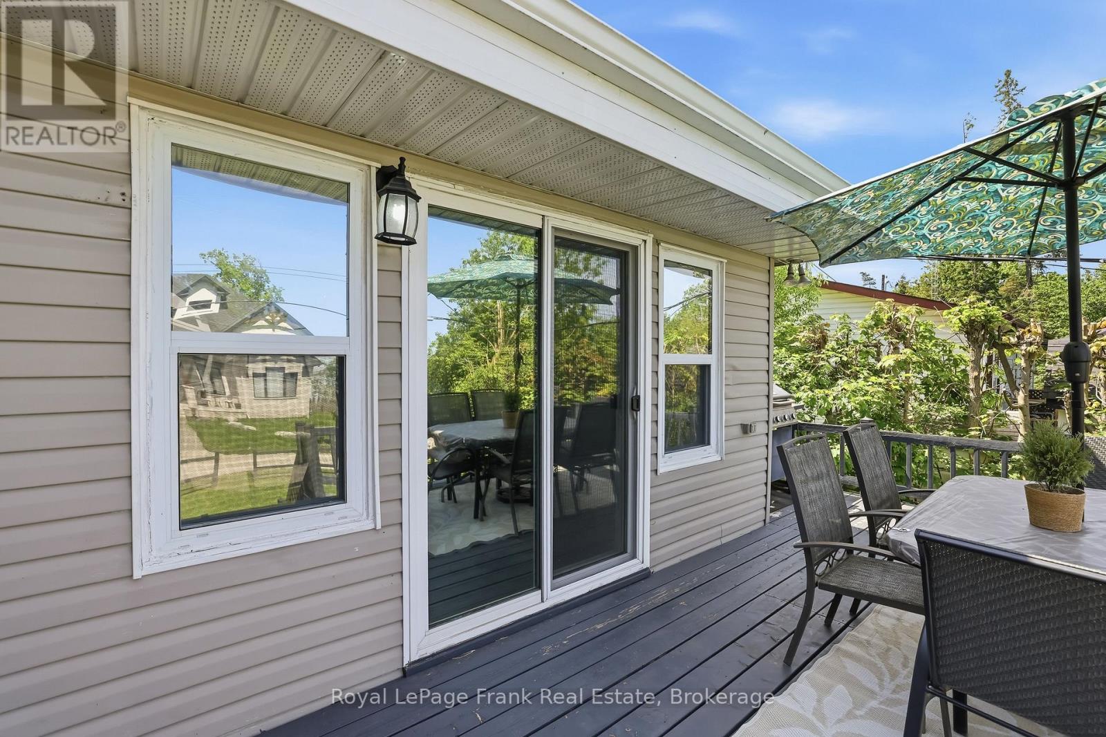 18 ARMSTRONG AVENUE - 33