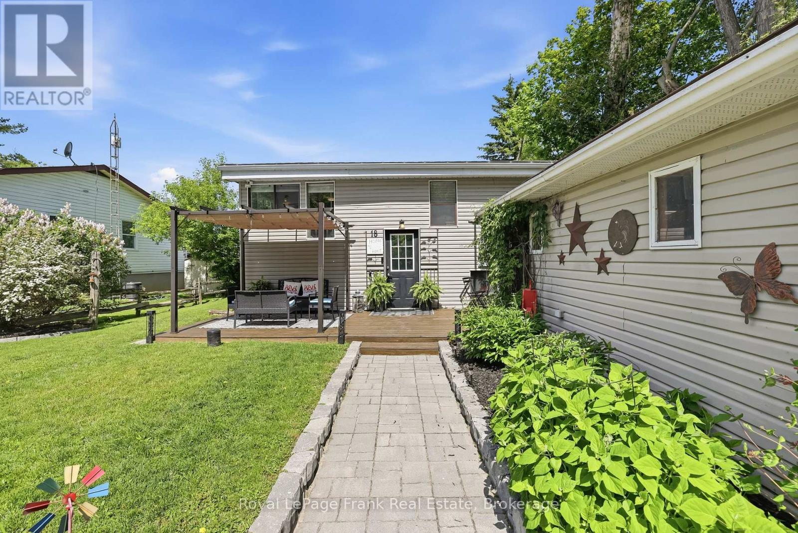 18 ARMSTRONG AVENUE - 8