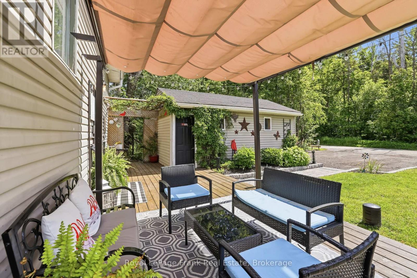 18 ARMSTRONG AVENUE - 9
