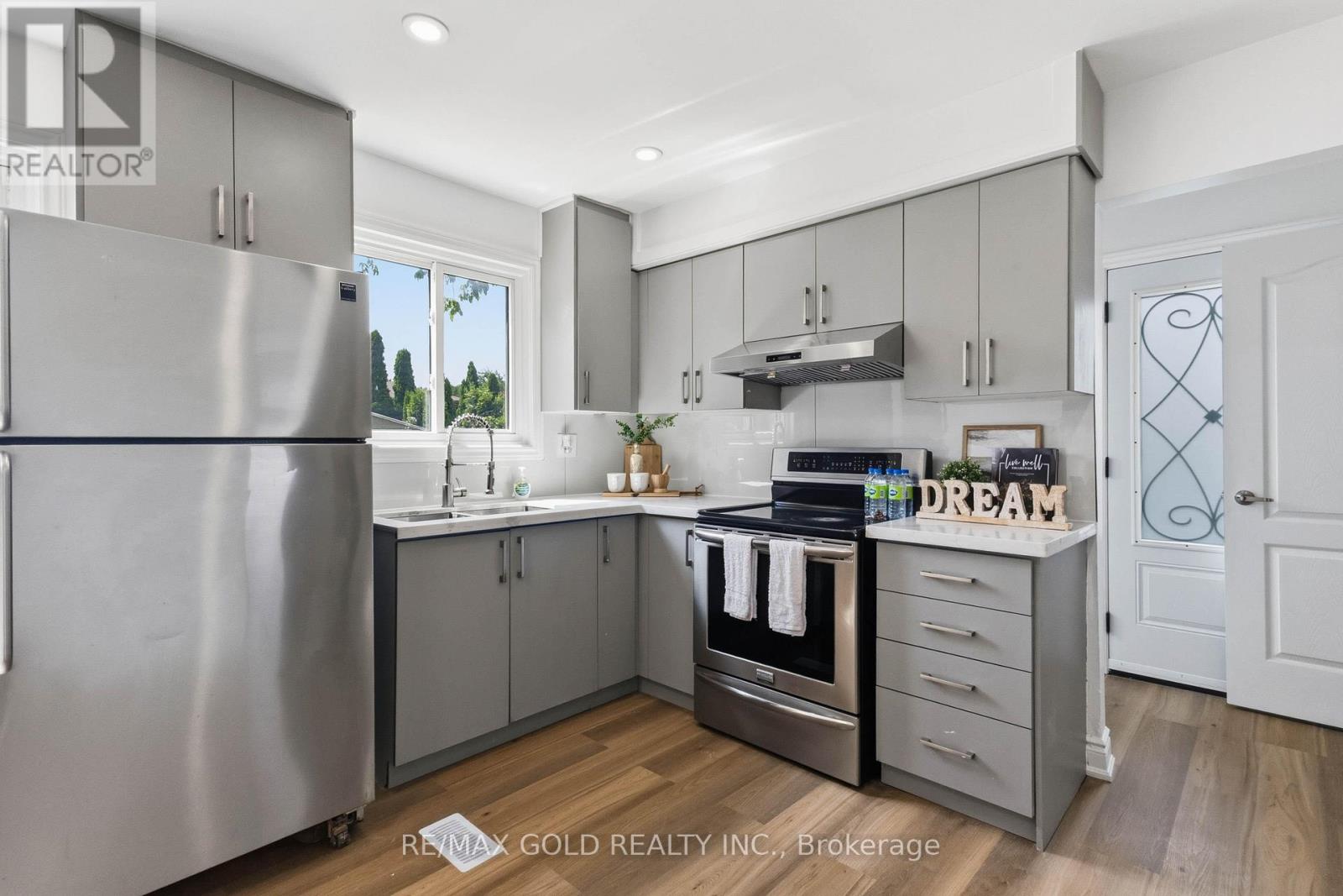 318 ADMIRAL DRIVE - 11