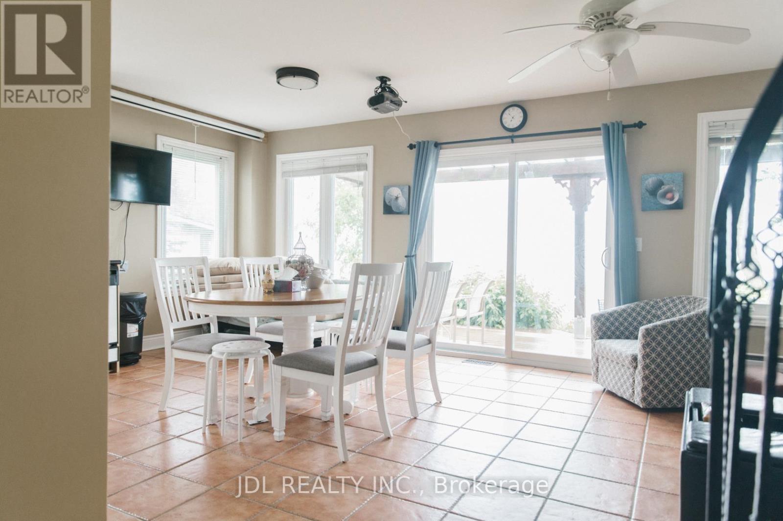 3188 LAKESHORE ROAD - 10