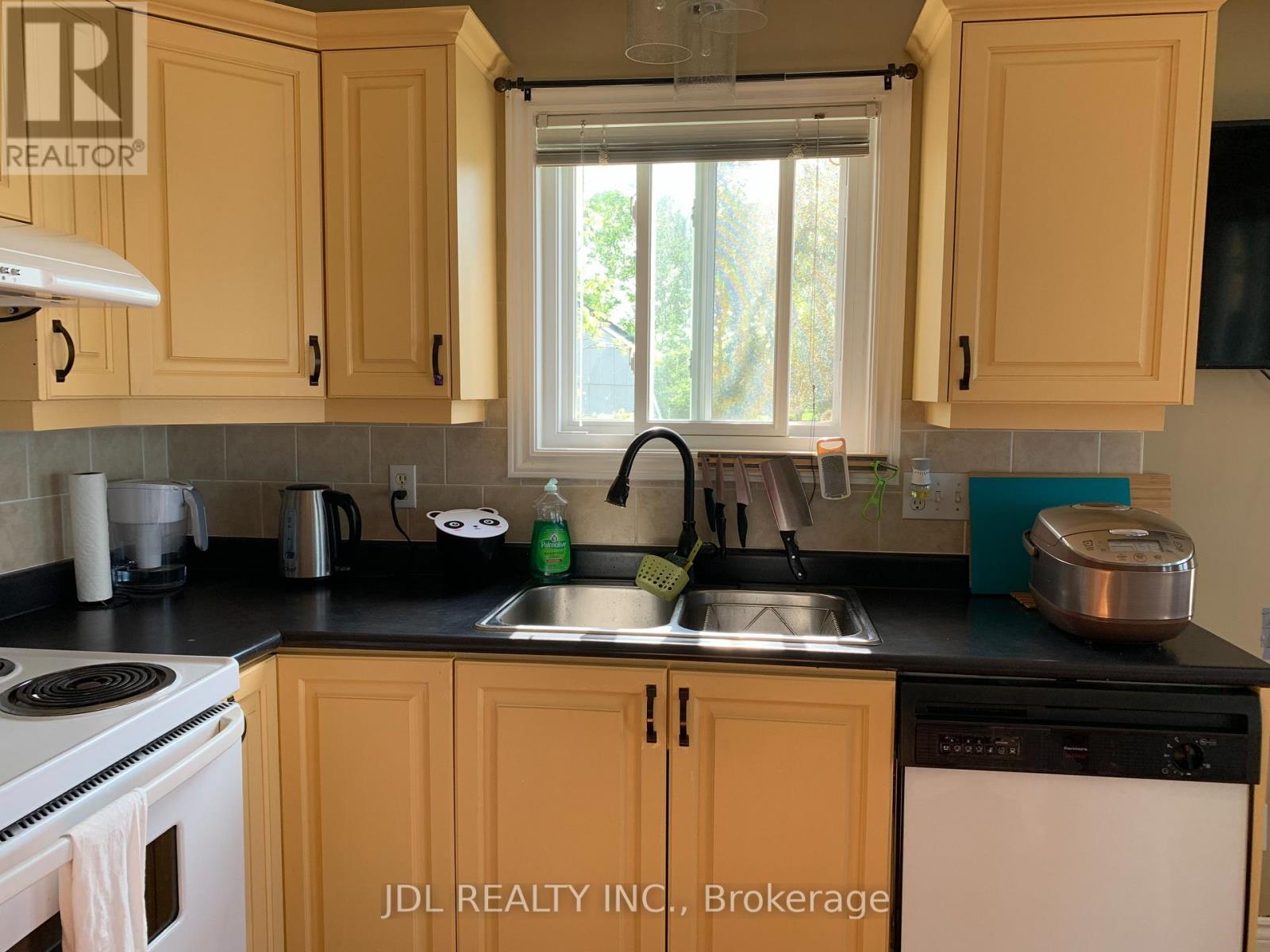 3188 LAKESHORE ROAD - 6