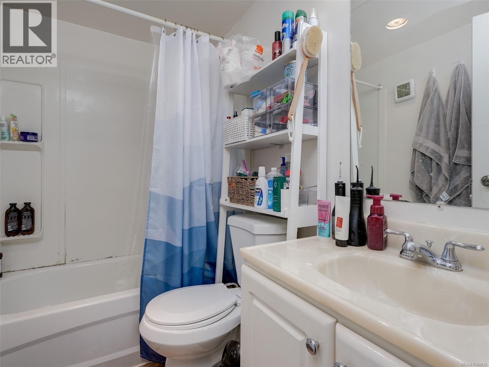 #111 3215 Alder St - 14