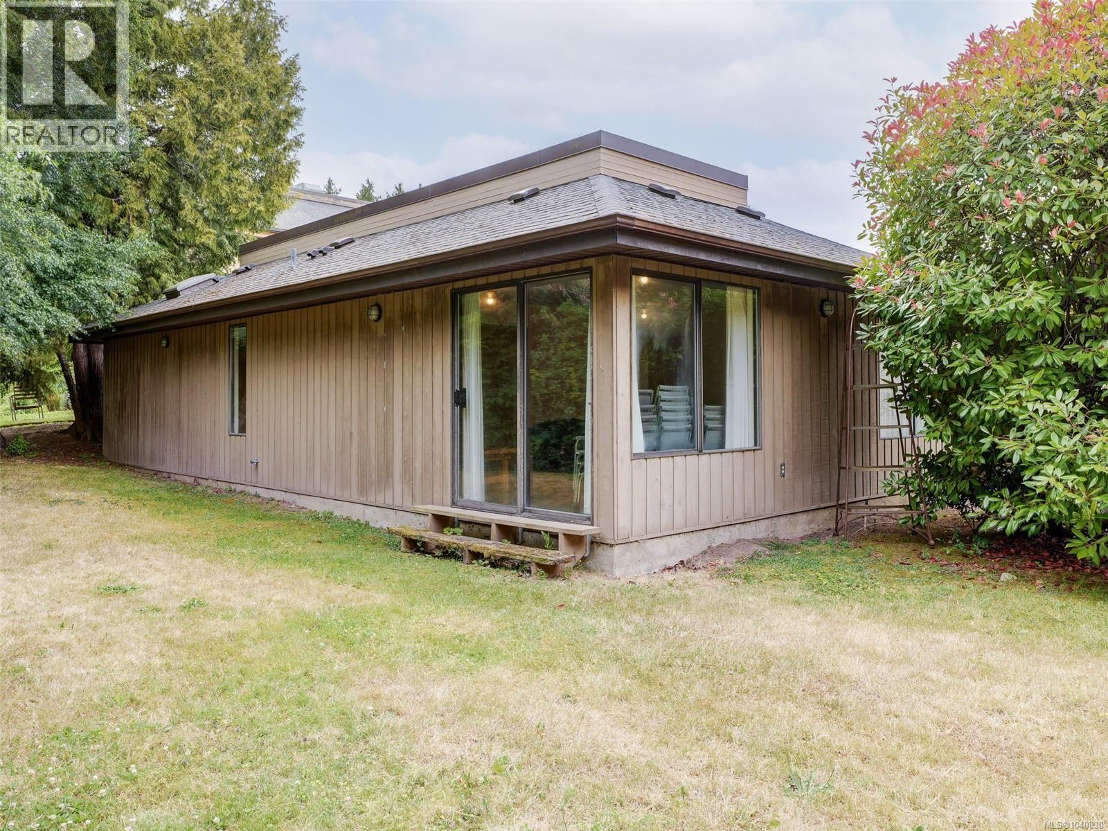 #111 3215 Alder St - 24