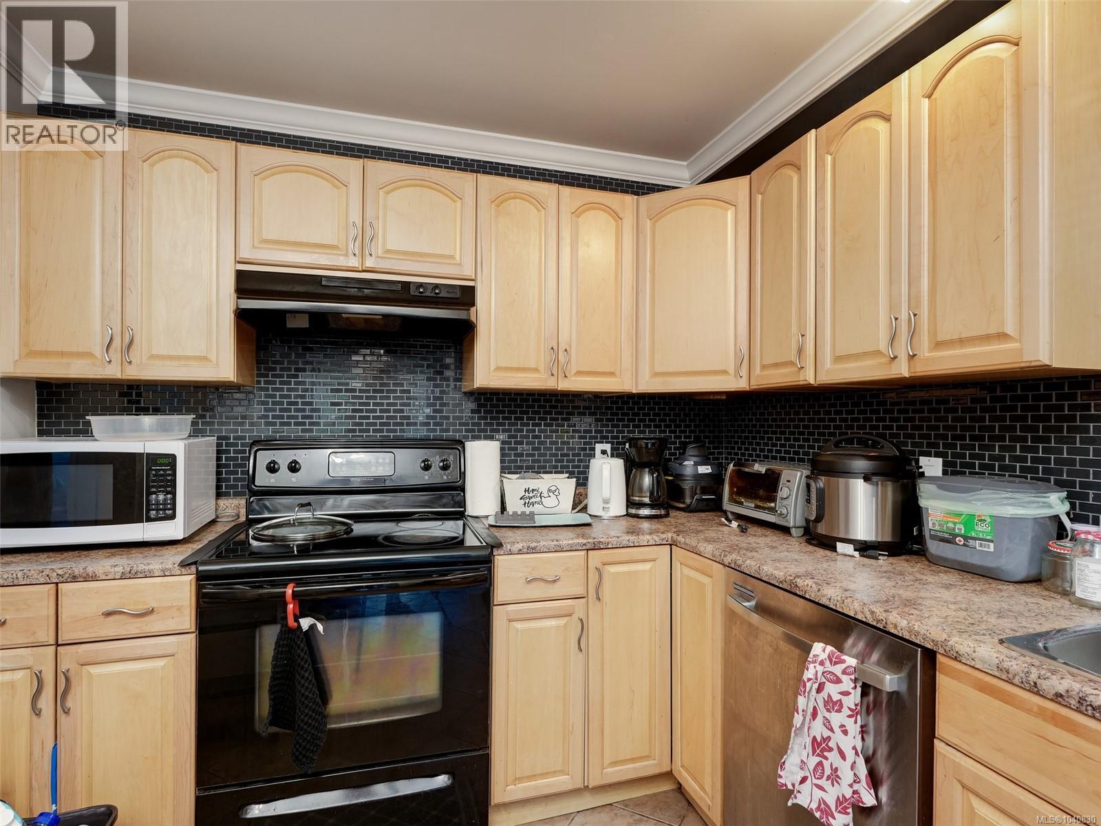 #111 3215 Alder St - 5