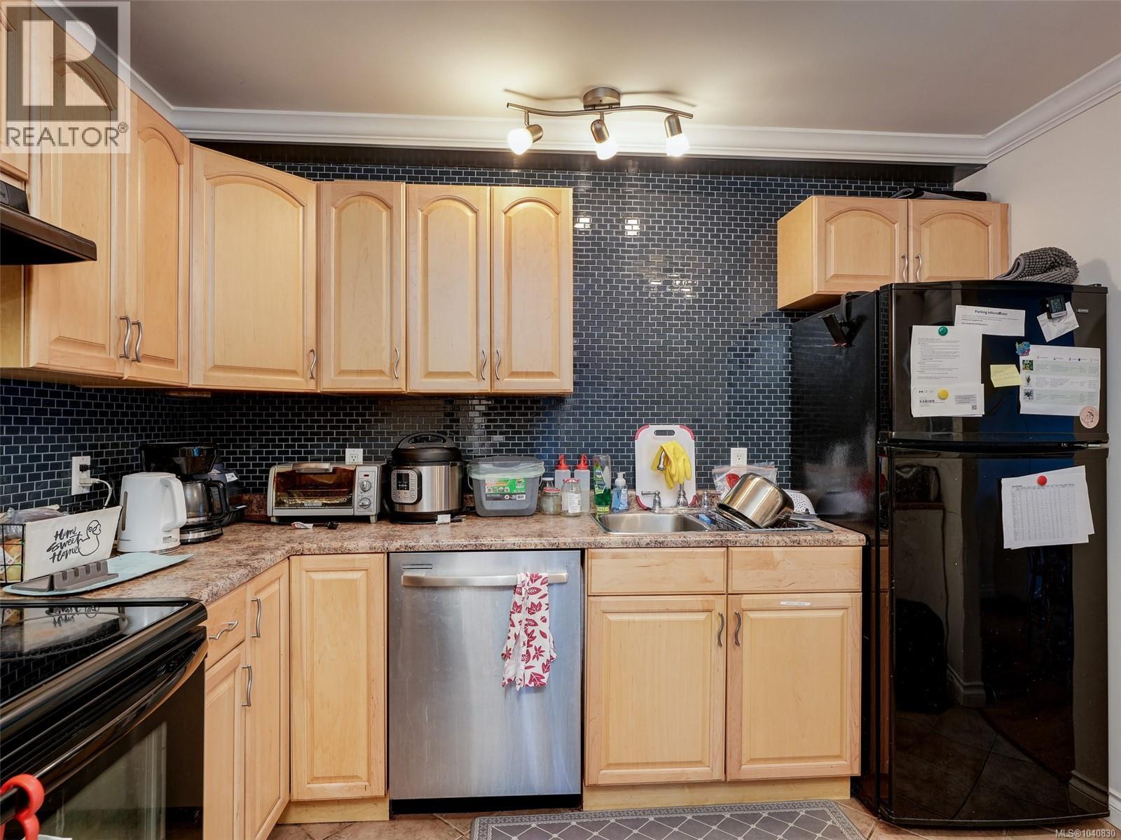 #111 3215 Alder St - 7