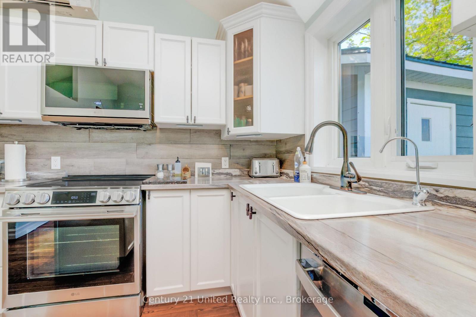 64 SUNNYBRAE LANE - 7