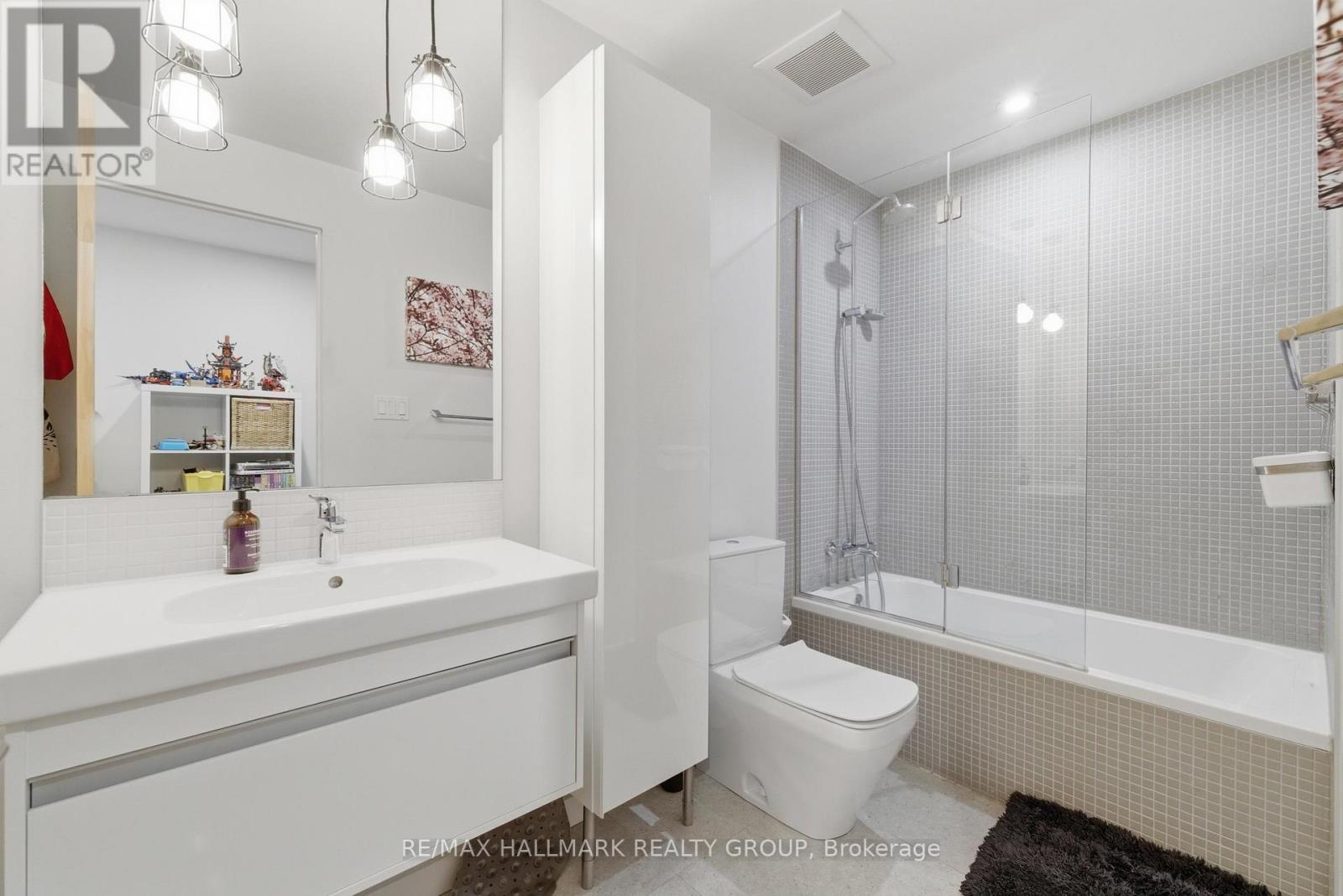 House for Rent in Ottawa – A – 23 HELENA STREET, Ottawa – By Peter Sagos - Image 18