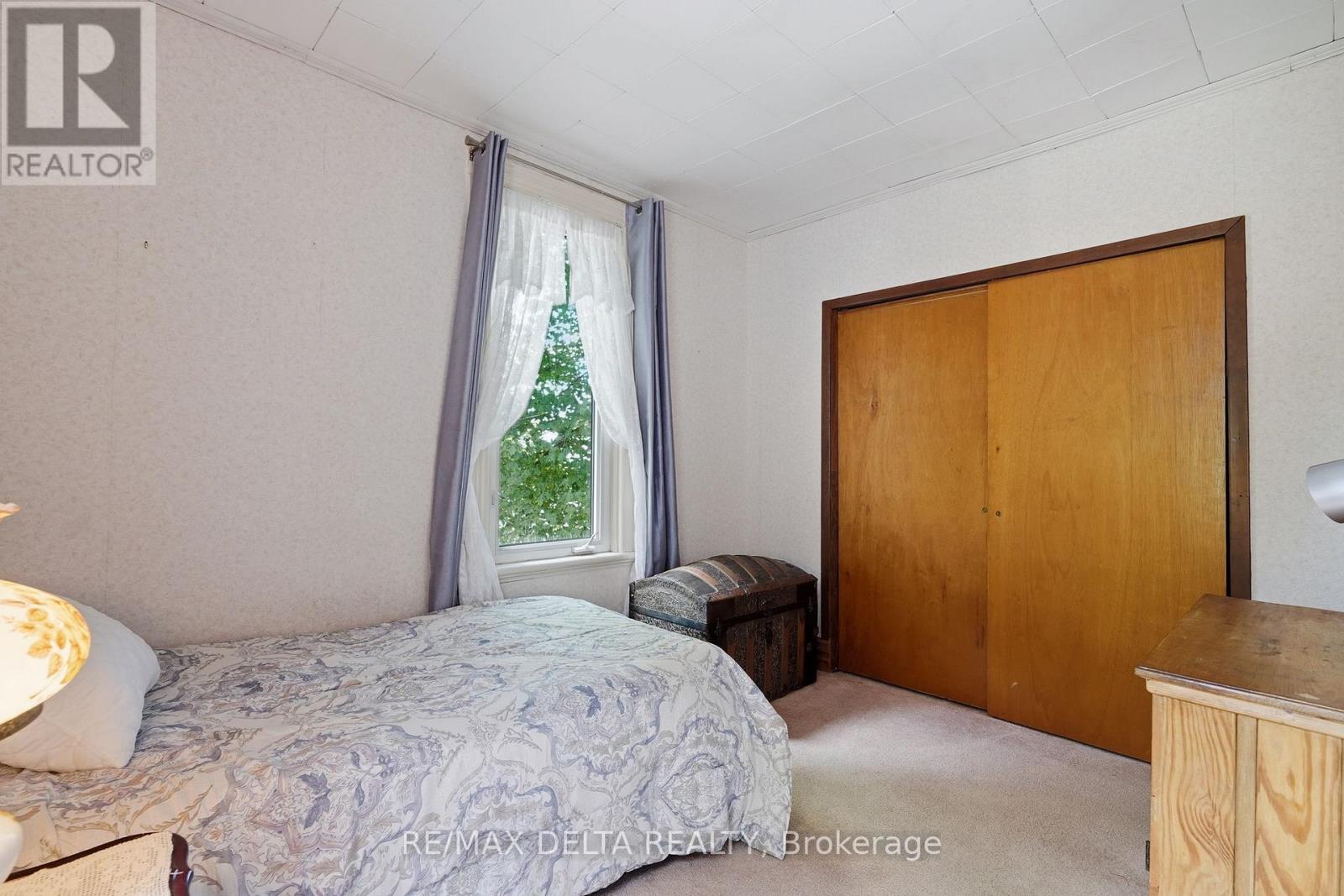 28 JAY STREET - 28