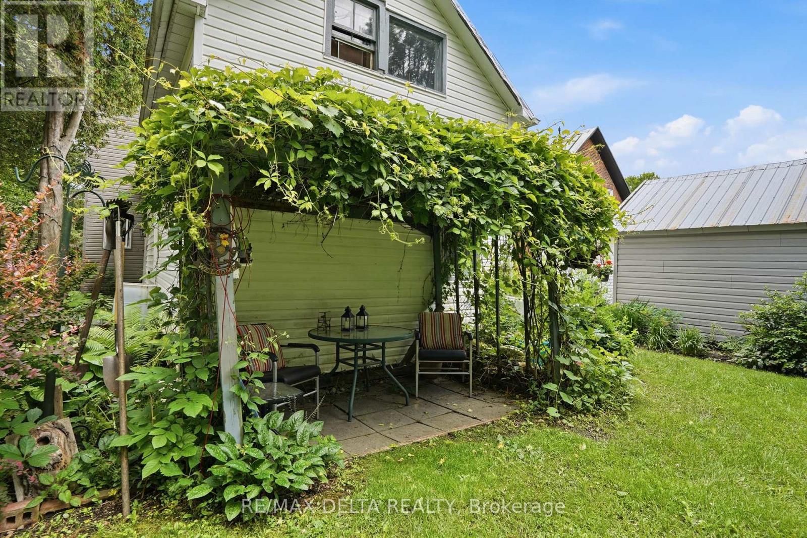 28 JAY STREET - 32