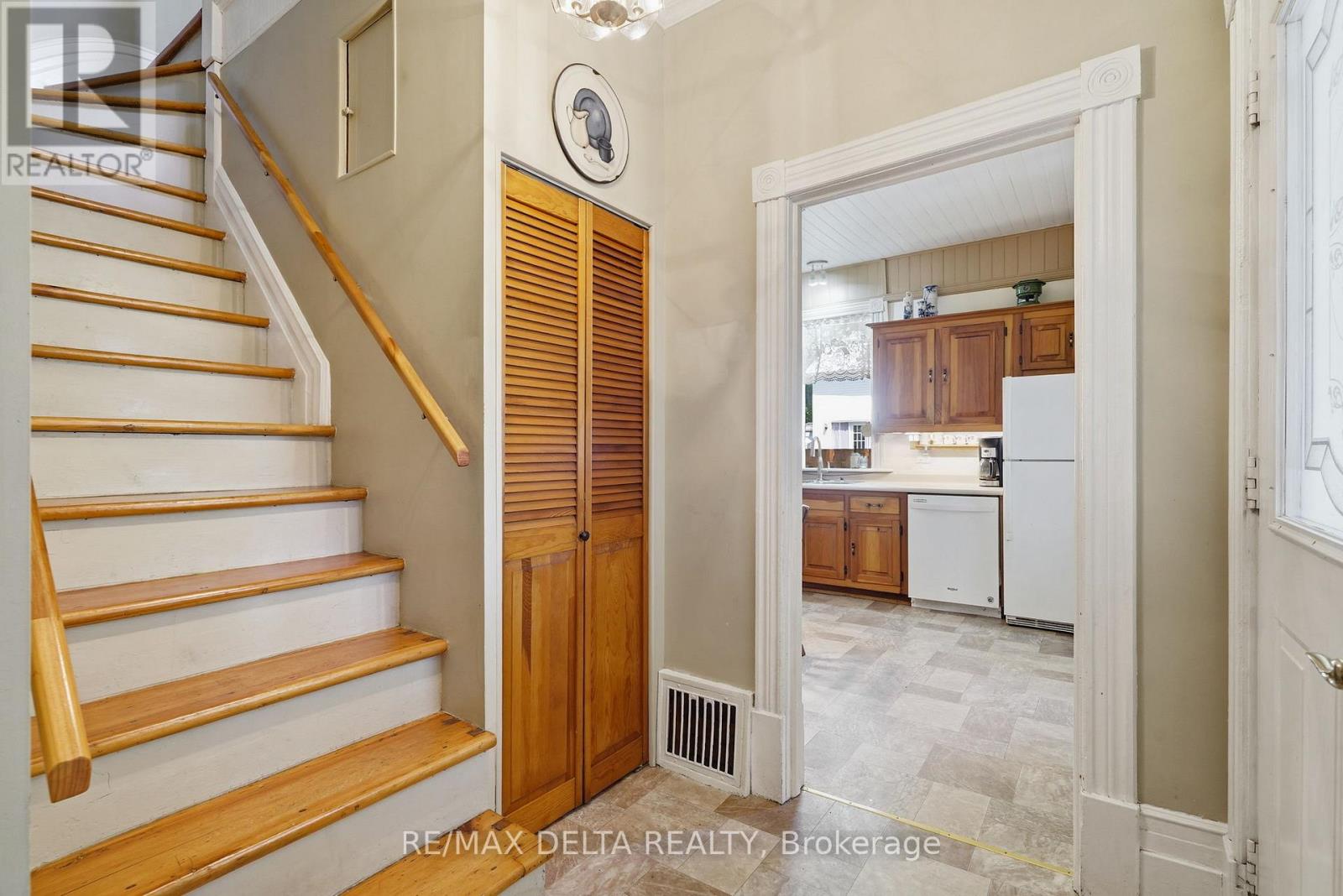 28 JAY STREET - 6