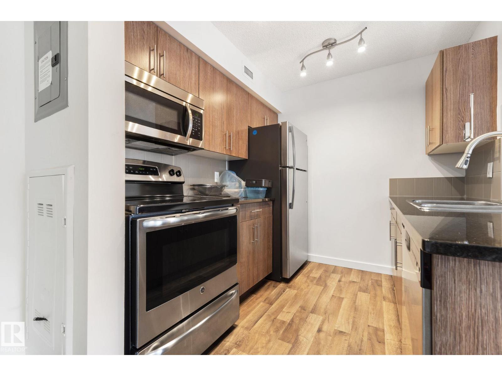 #316 12035 22 AV SW - 16