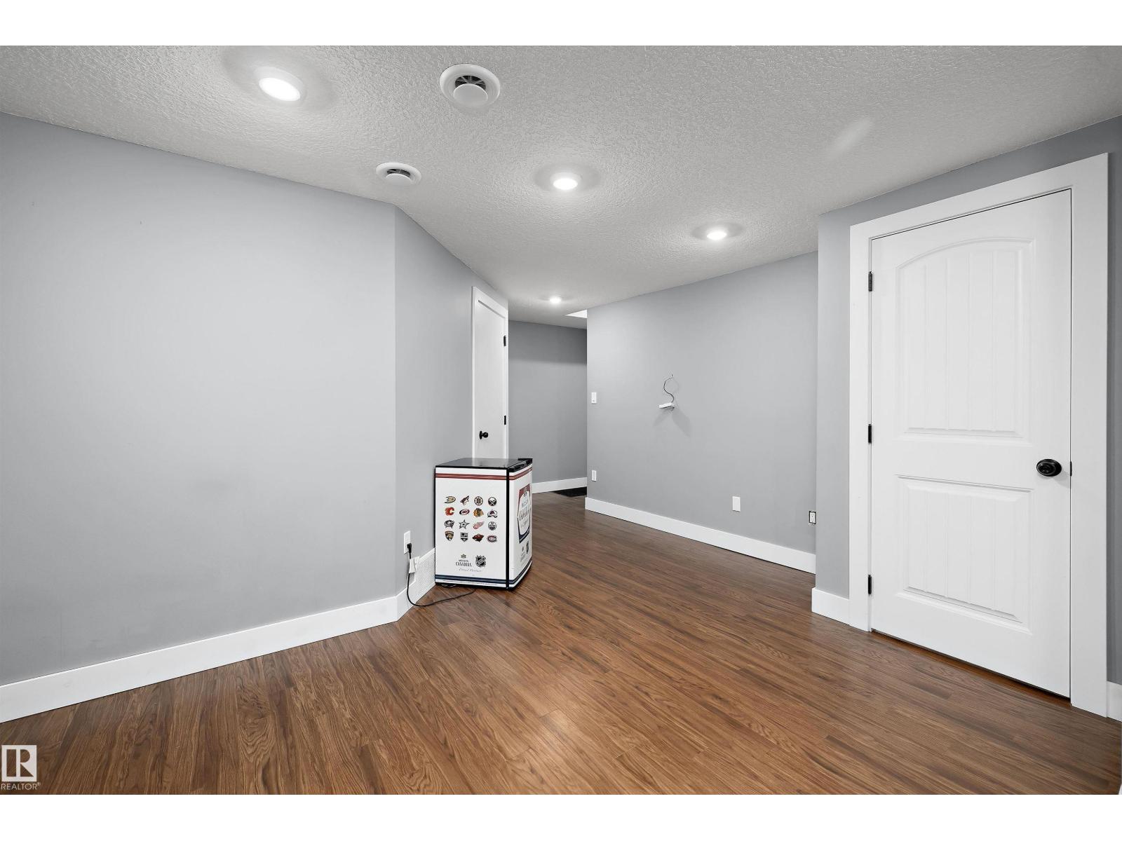 6084 179 AV NW — photo 39