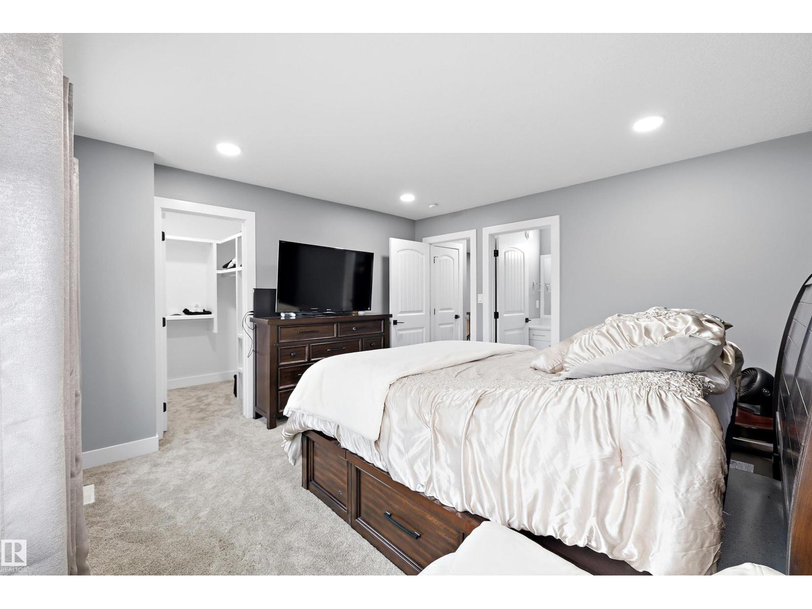 6084 179 AV NW — photo 36