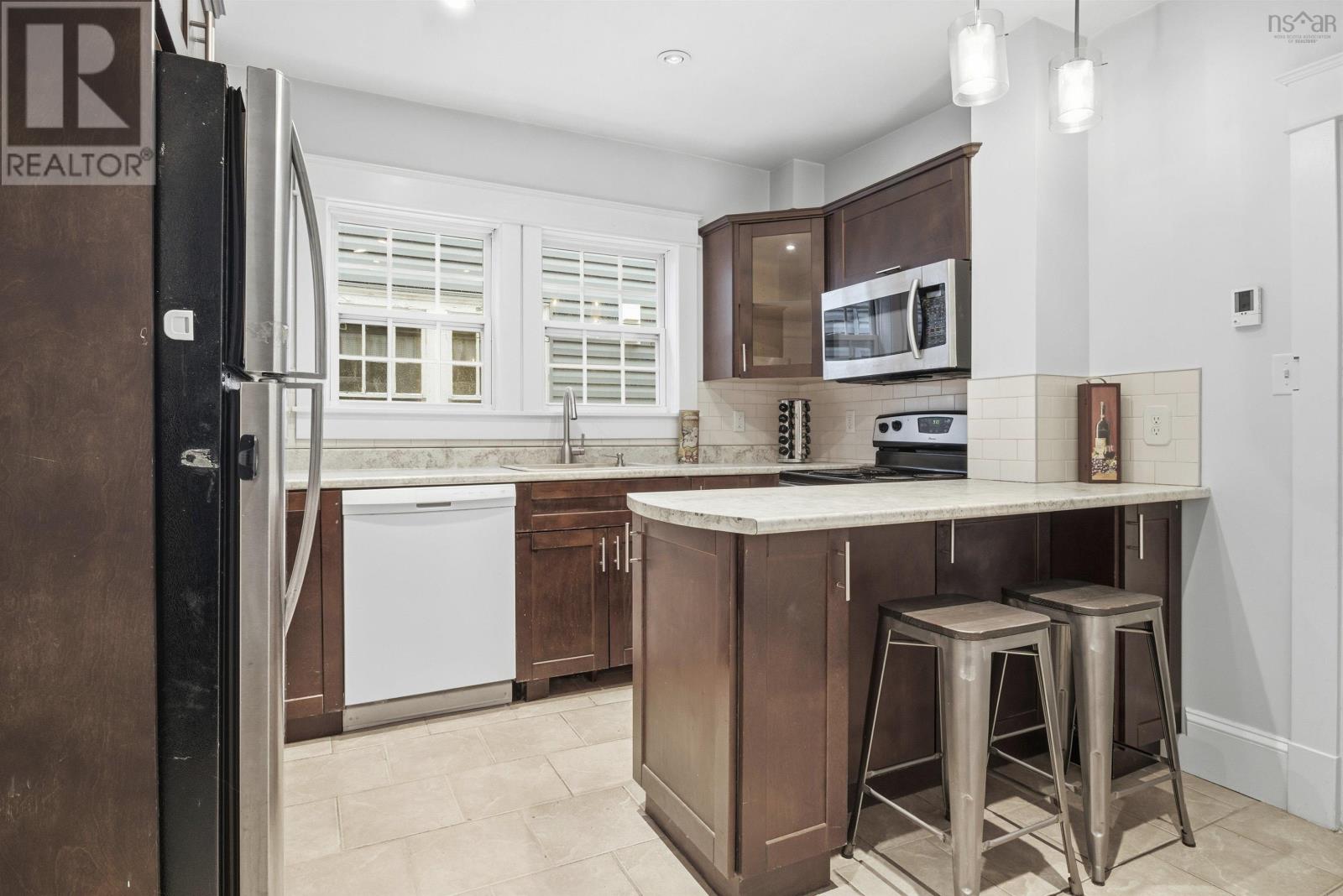 6229-6231 Allan Street - 9