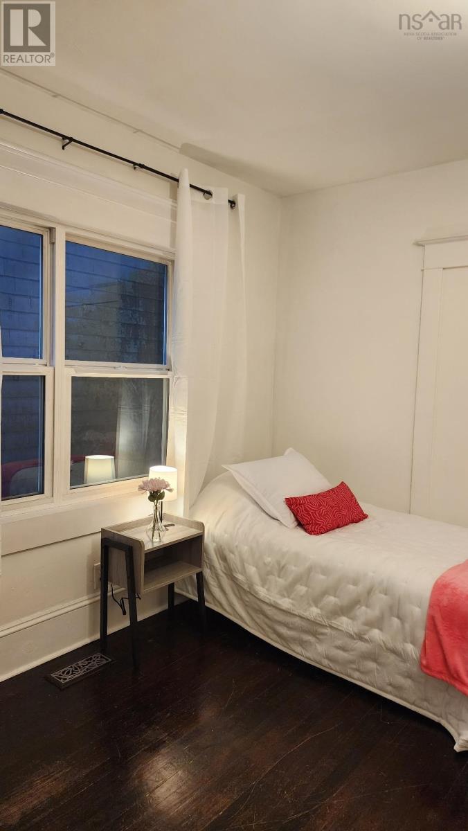 6229-6231 Allan Street - 25