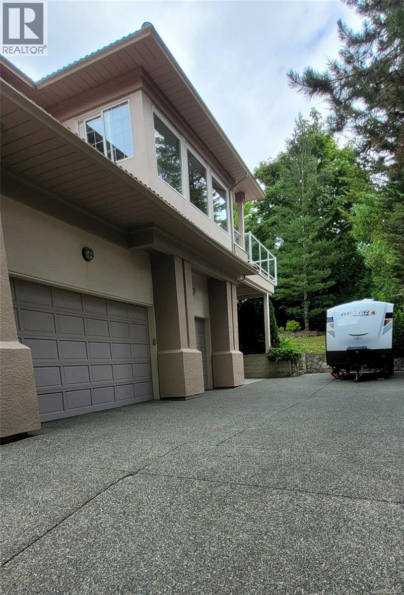 8593 Kingcome Cres - 4