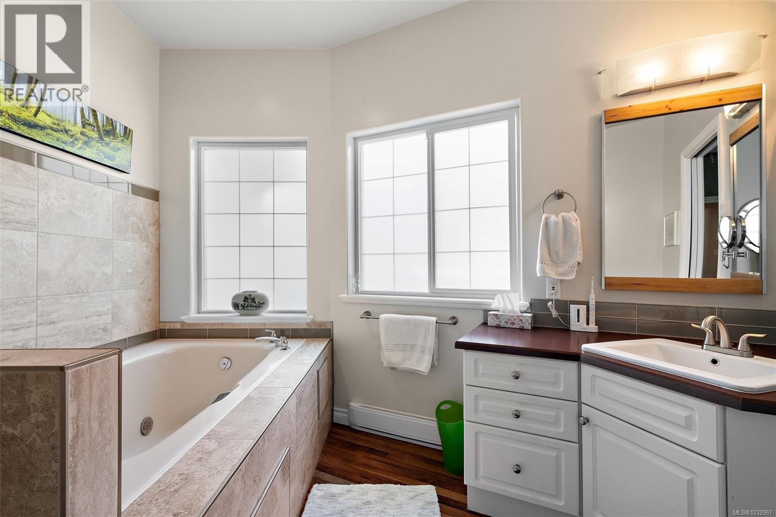 8593 Kingcome Cres - 26
