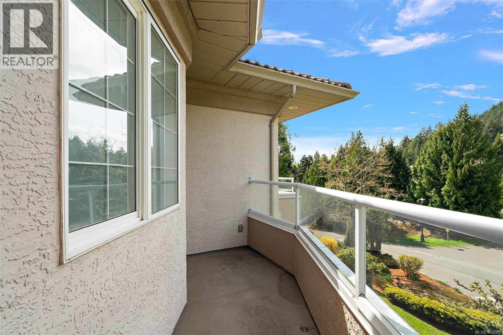8593 Kingcome Cres - 36
