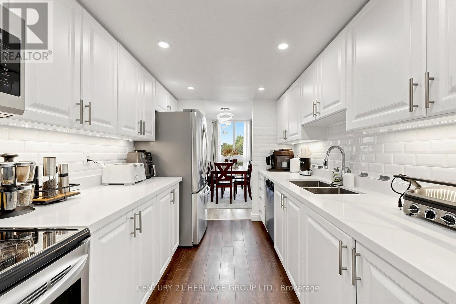 #501 5 KENNETH AVENUE - 16