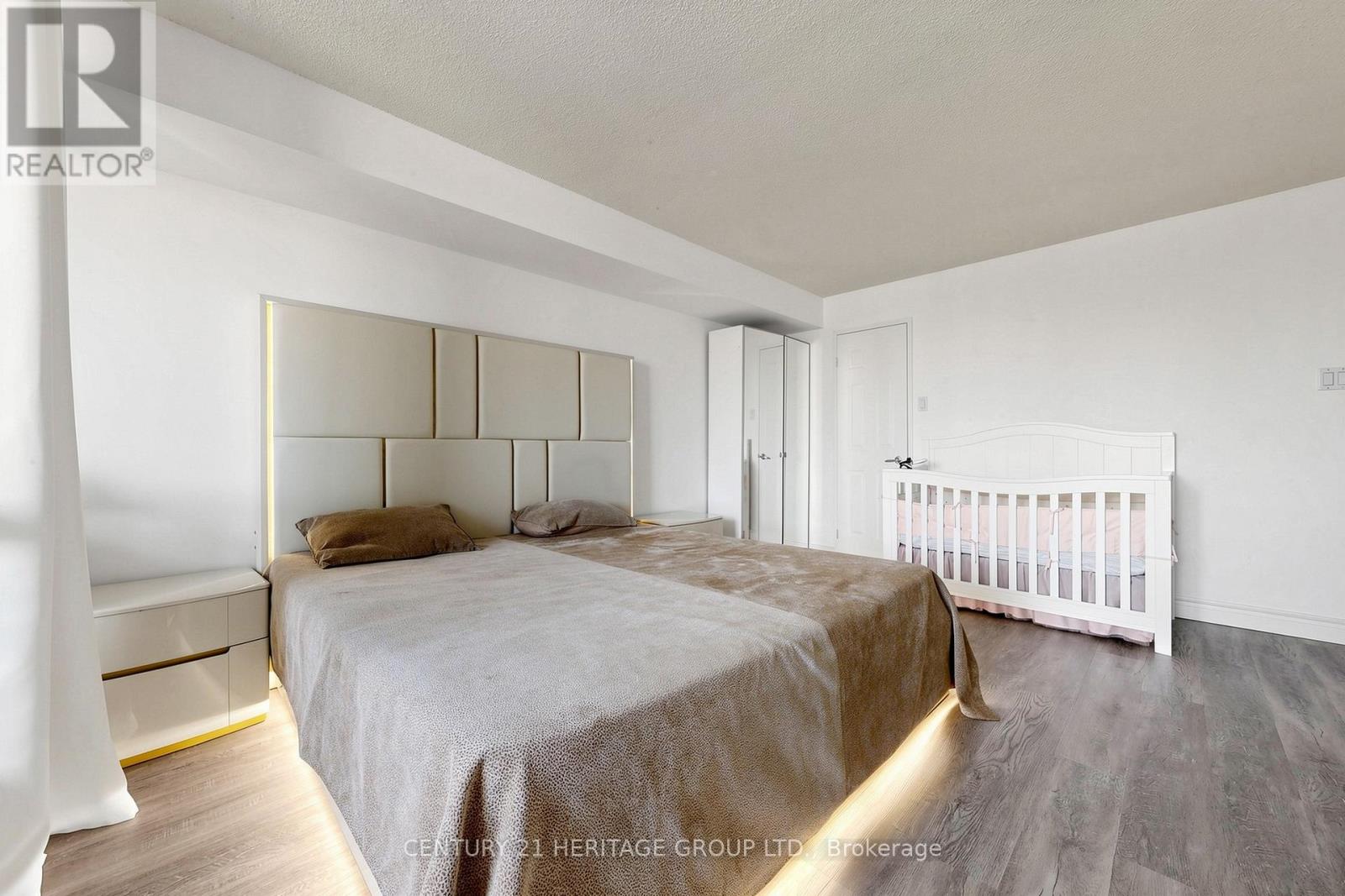 #501 5 KENNETH AVENUE - 19