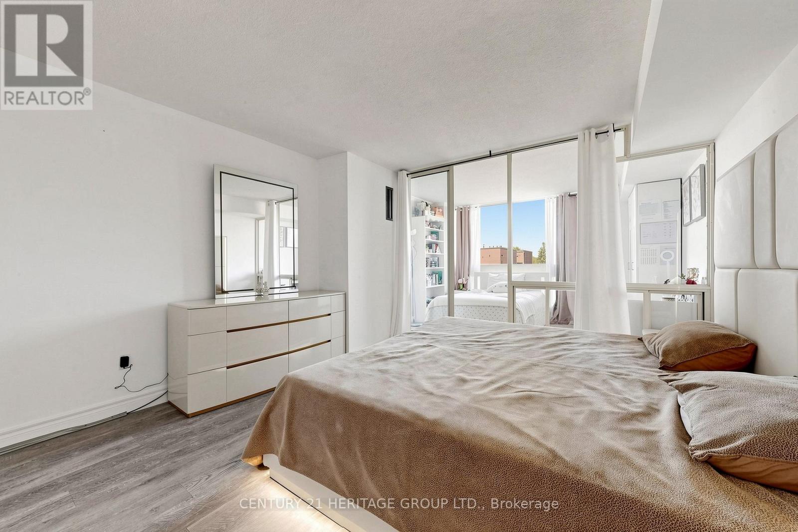 #501 5 KENNETH AVENUE - 20
