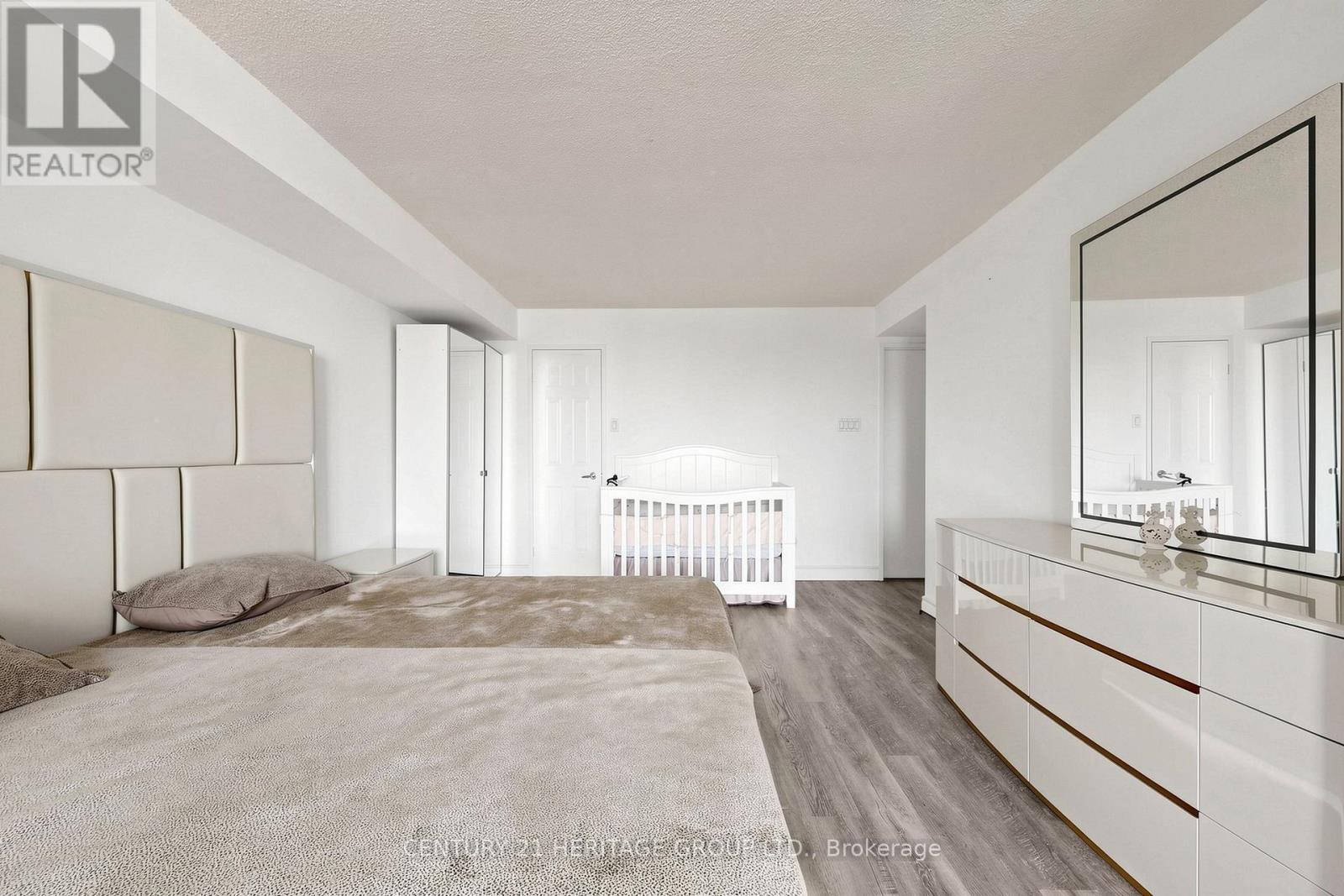 #501 5 KENNETH AVENUE - 21