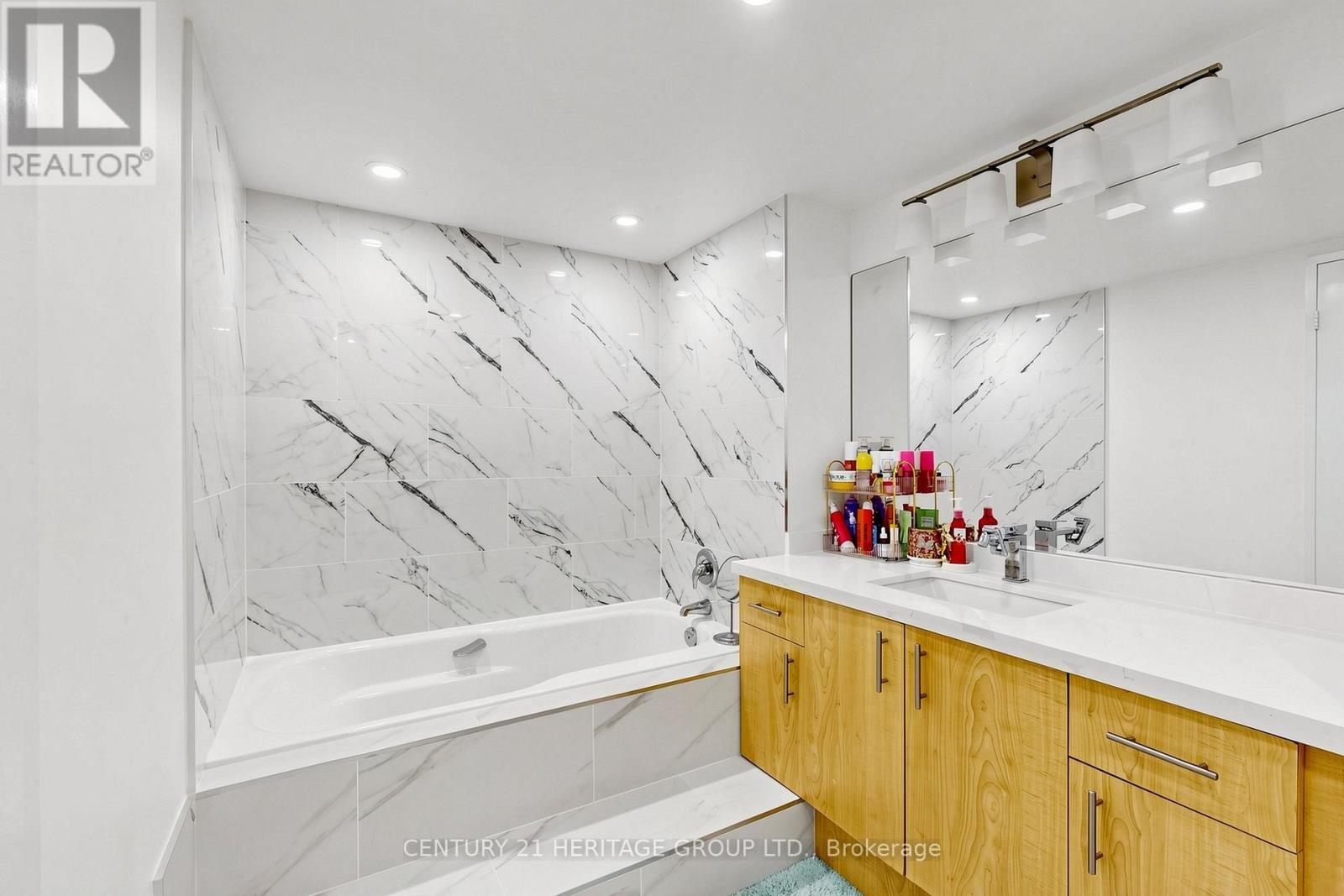 #501 5 KENNETH AVENUE - 22