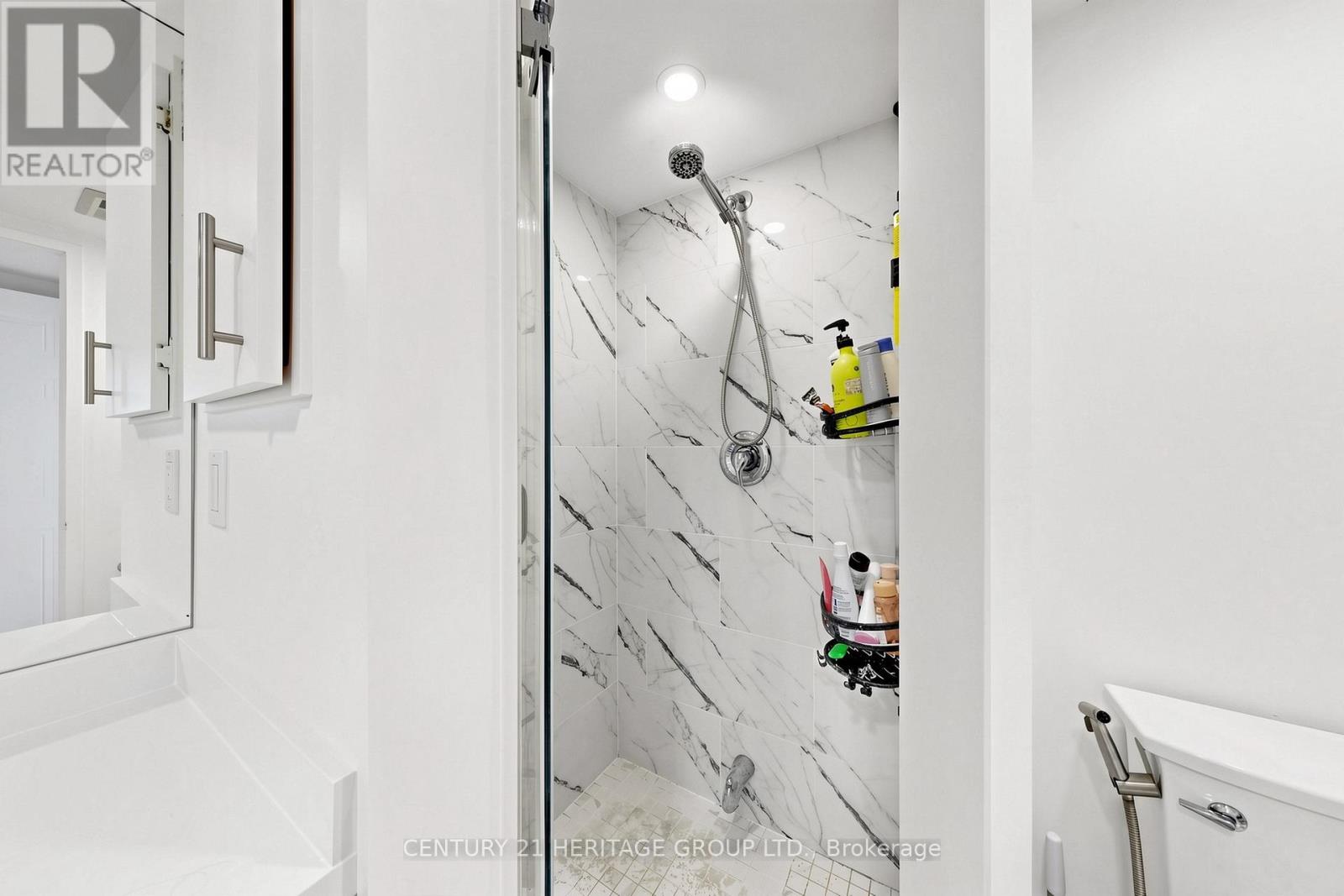#501 5 KENNETH AVENUE - 23