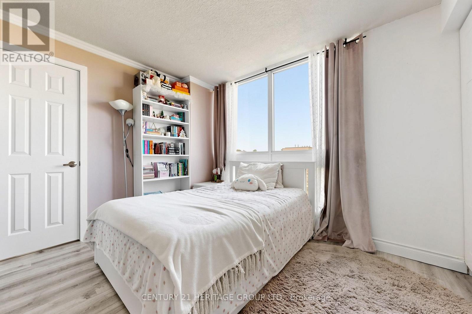 #501 5 KENNETH AVENUE - 24