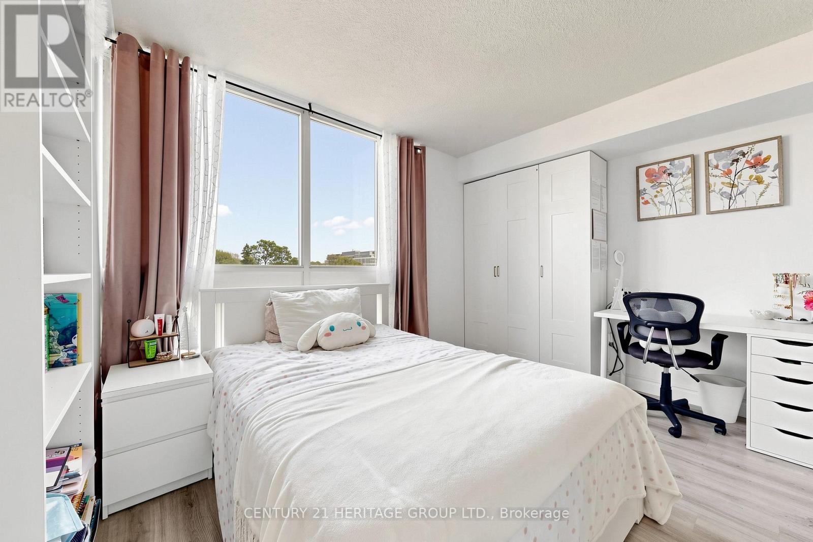 #501 5 KENNETH AVENUE - 25