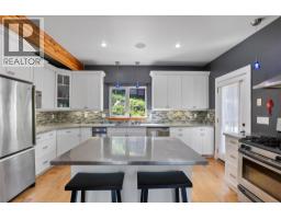 Primary Bedroom - 2429 Fairways Drive, Sun Peaks, BC V0E5N0 Photo 9