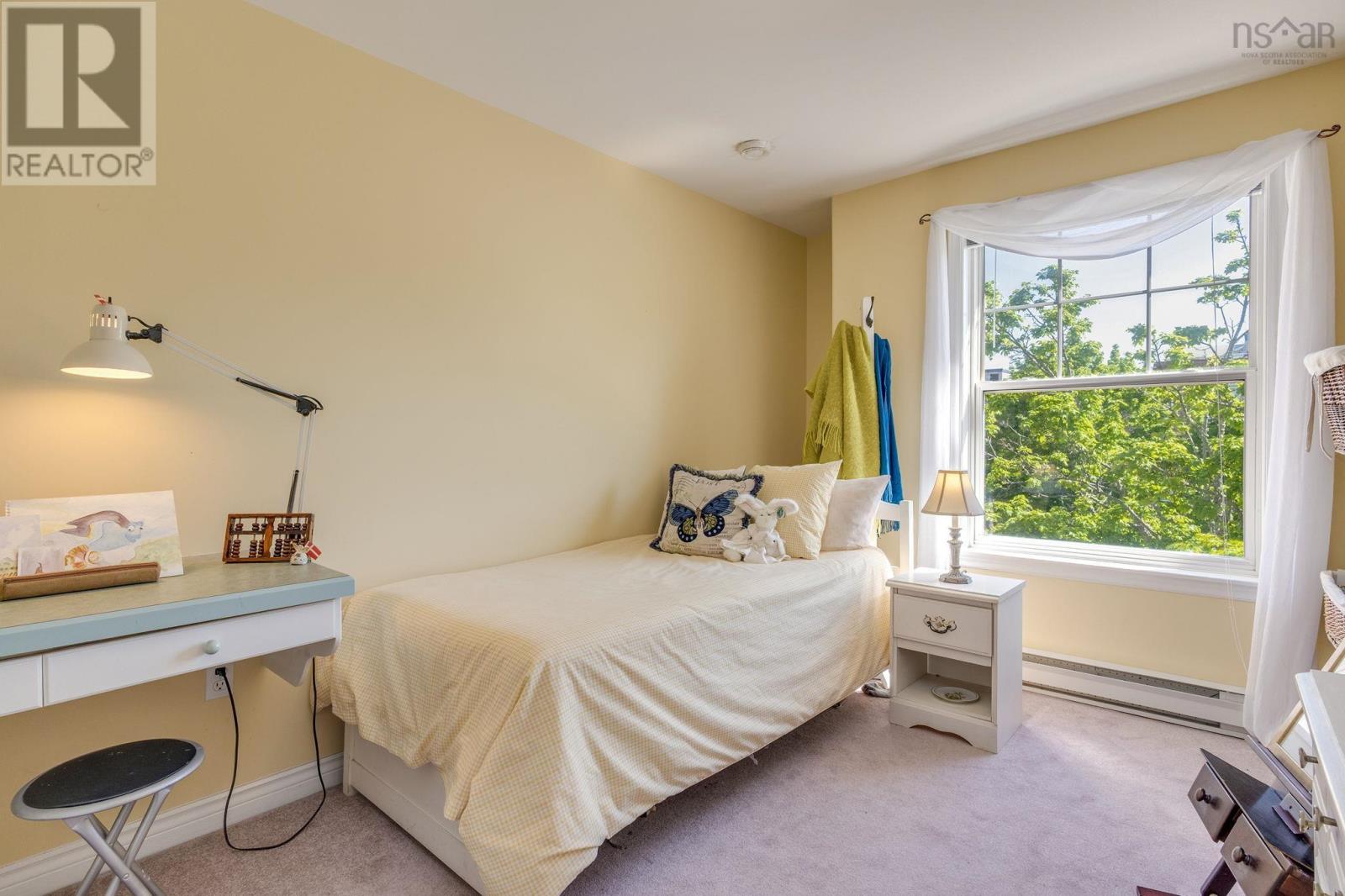 5 Arthur Lismer Court - 38
