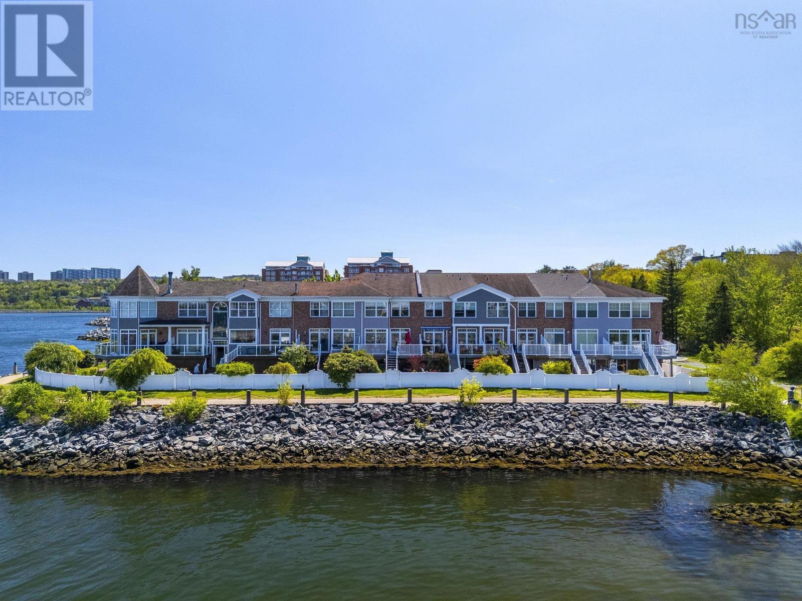 5 Arthur Lismer Court - 44