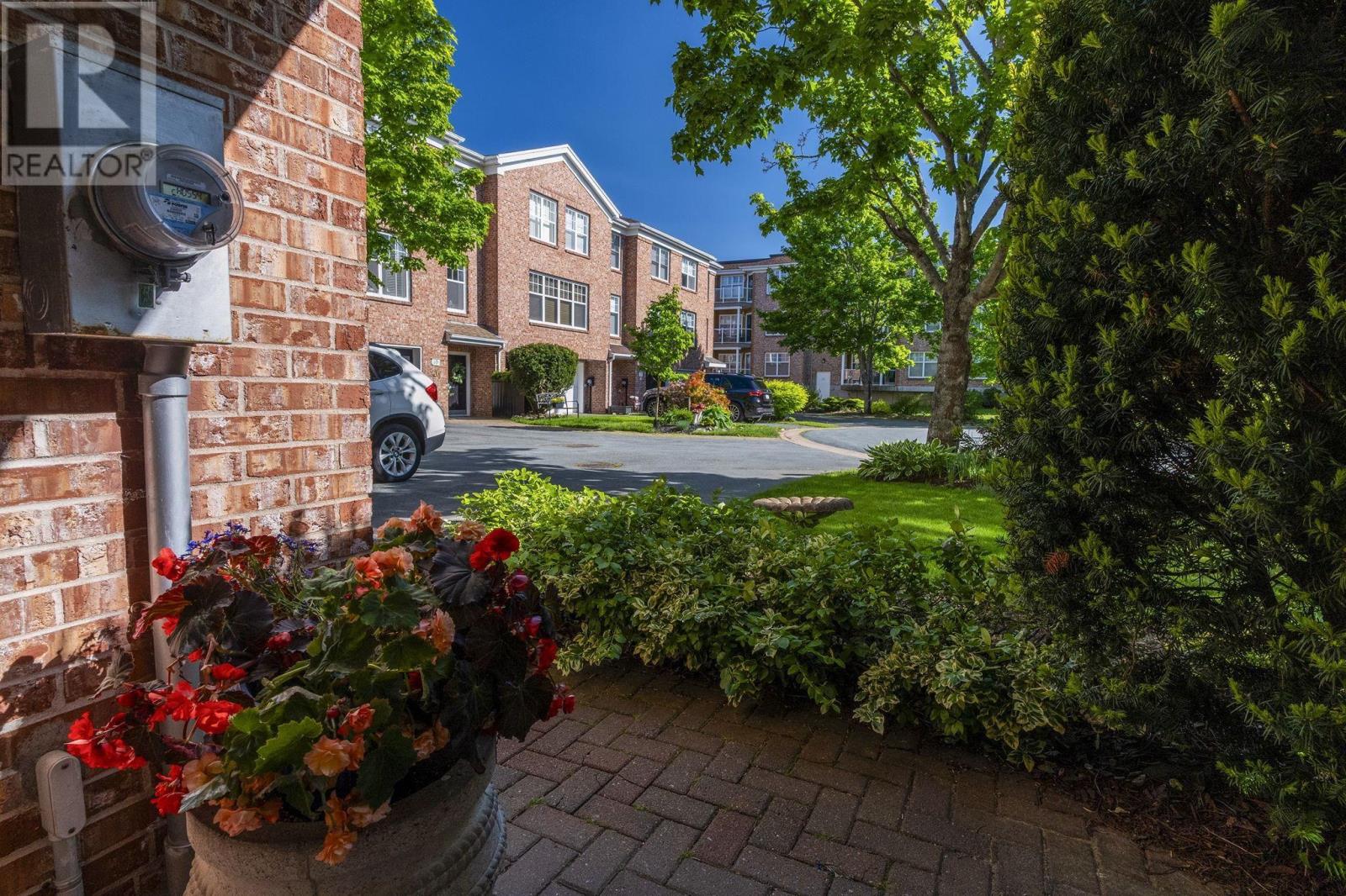 5 Arthur Lismer Court - 3