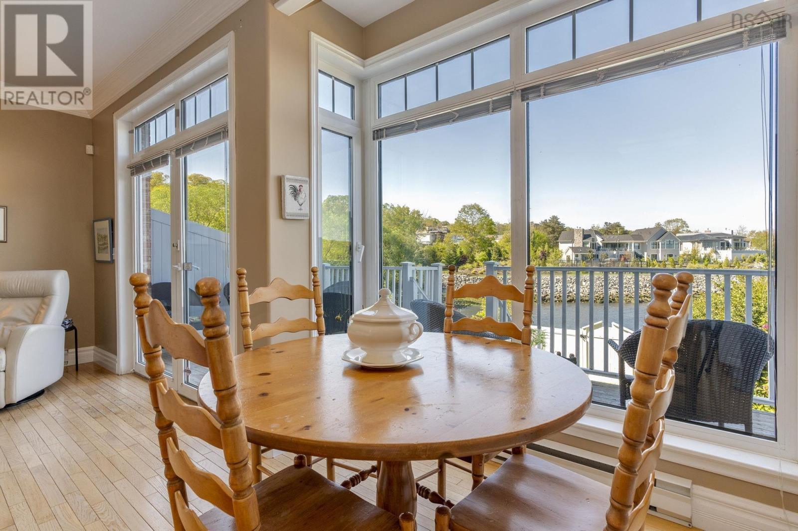 5 Arthur Lismer Court - 16