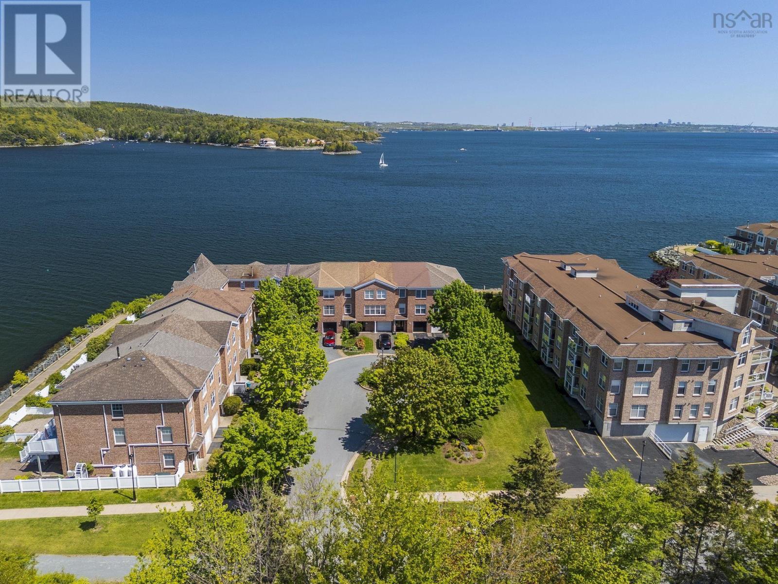5 Arthur Lismer Court - 2