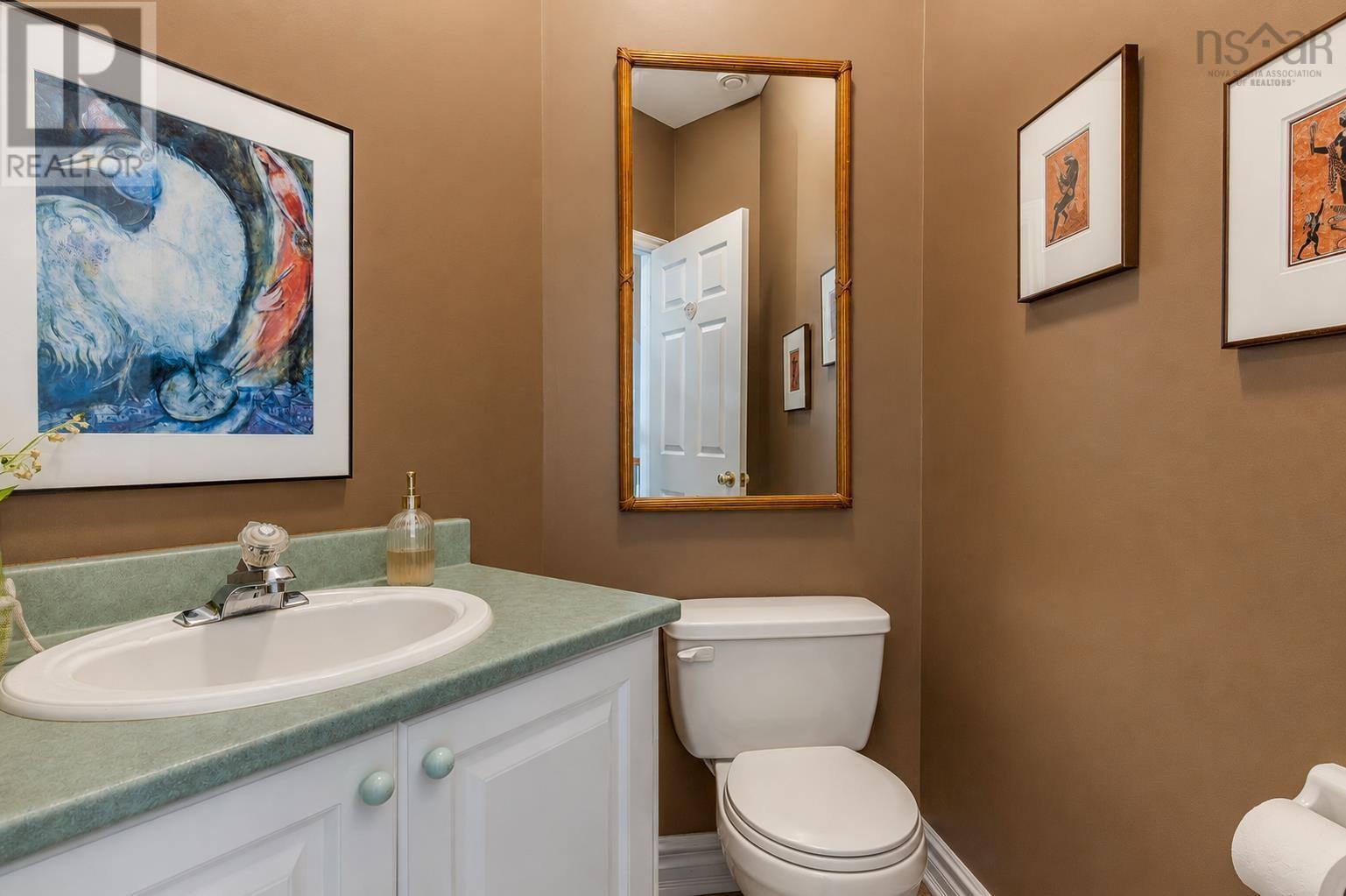 5 Arthur Lismer Court - 21