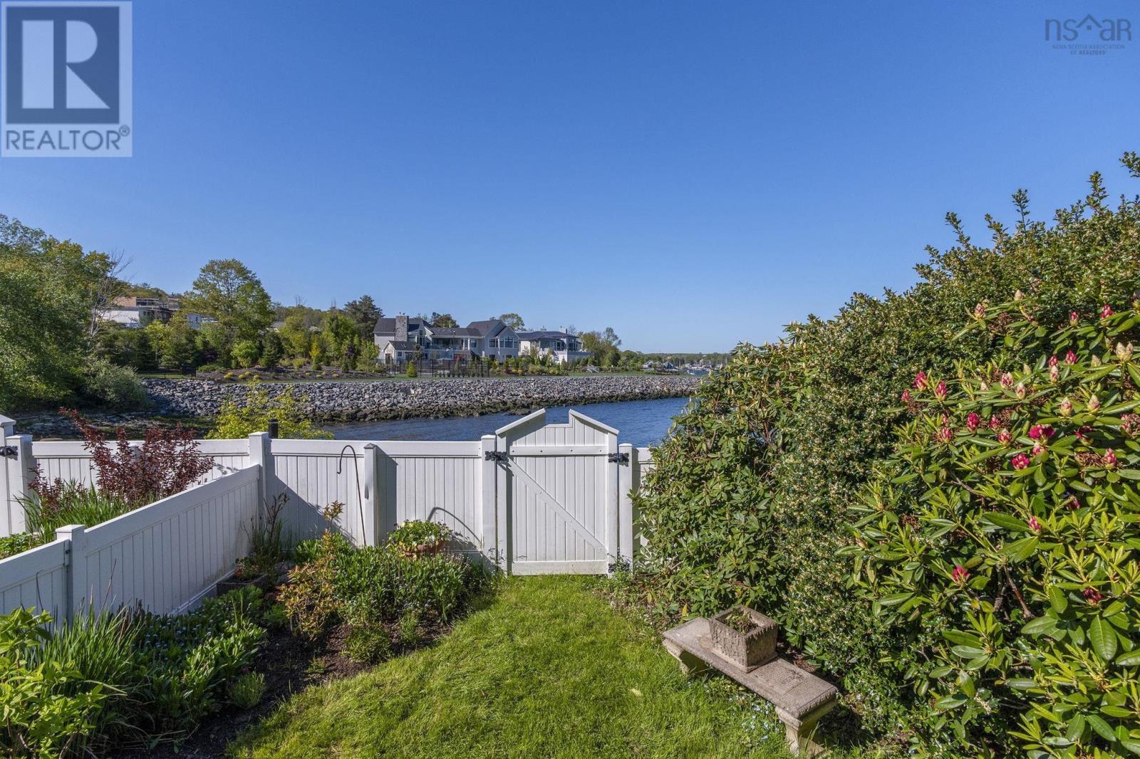 5 Arthur Lismer Court - 24