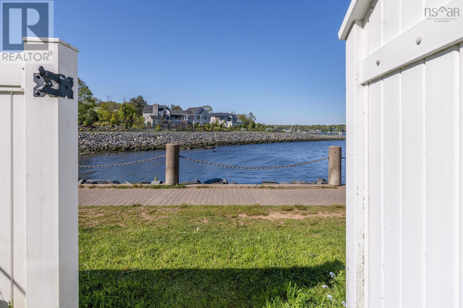5 Arthur Lismer Court - 42