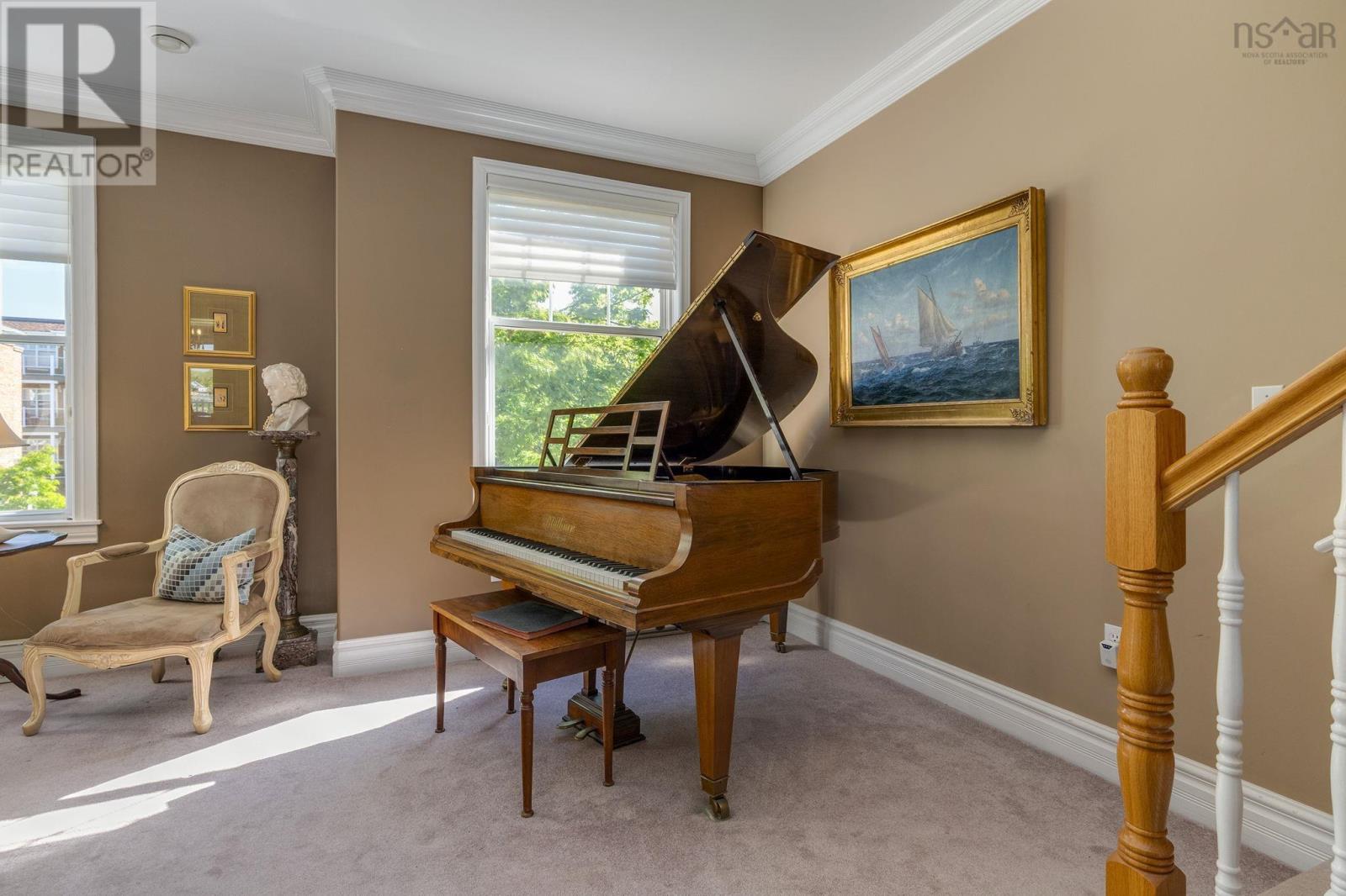 5 Arthur Lismer Court - 8