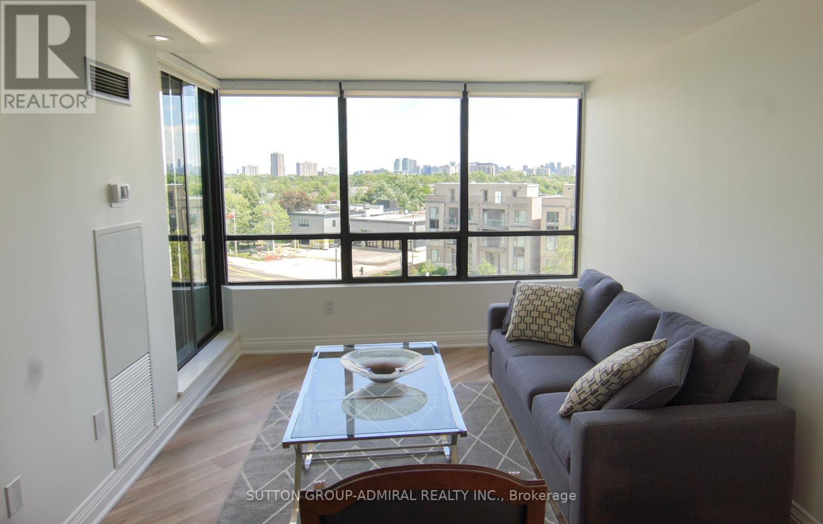 ##606 7420 BATHURST STREET - 1