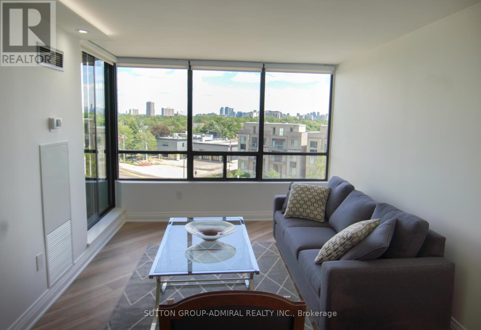 ##606 7420 BATHURST STREET - 2