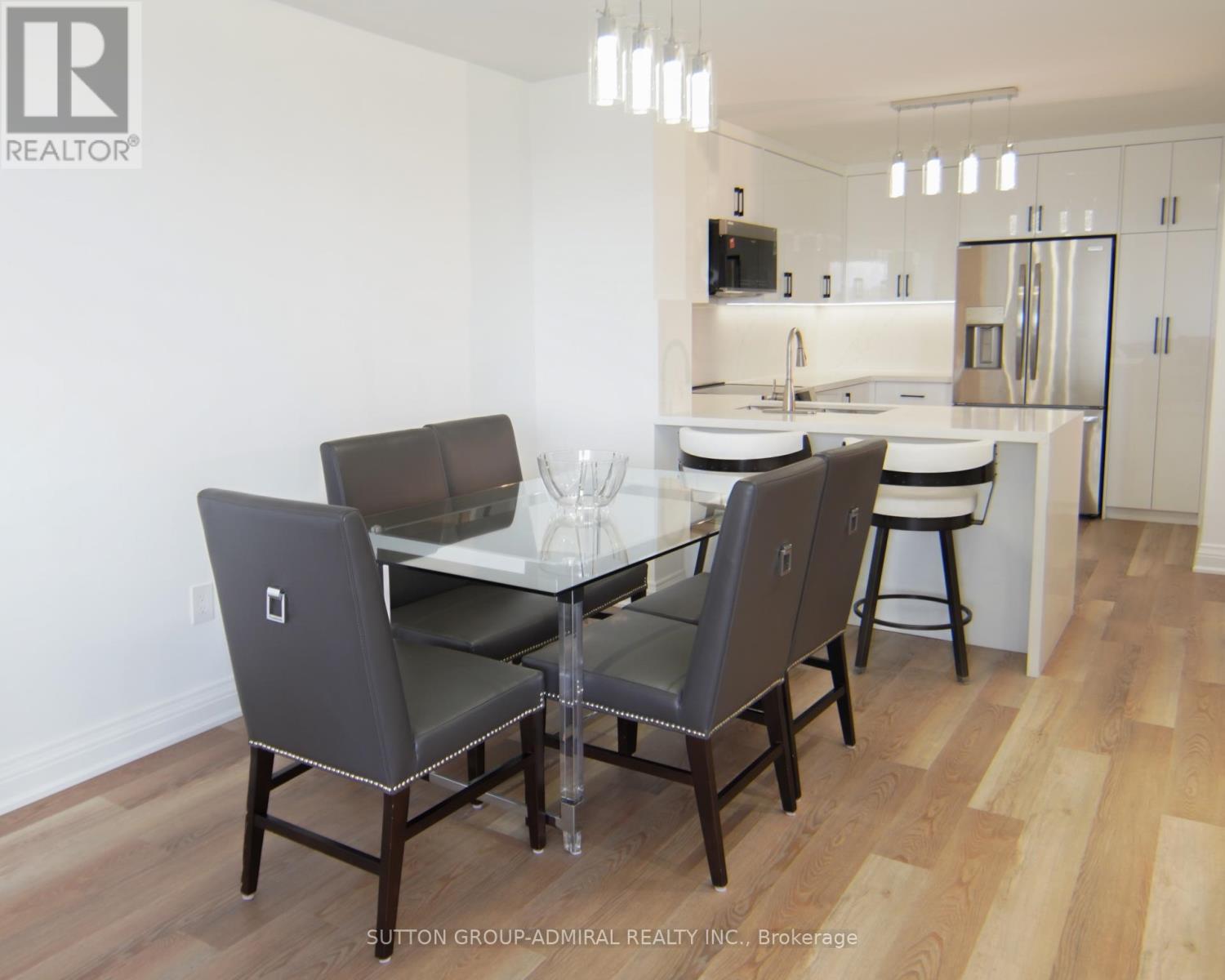##606 7420 BATHURST STREET - 3