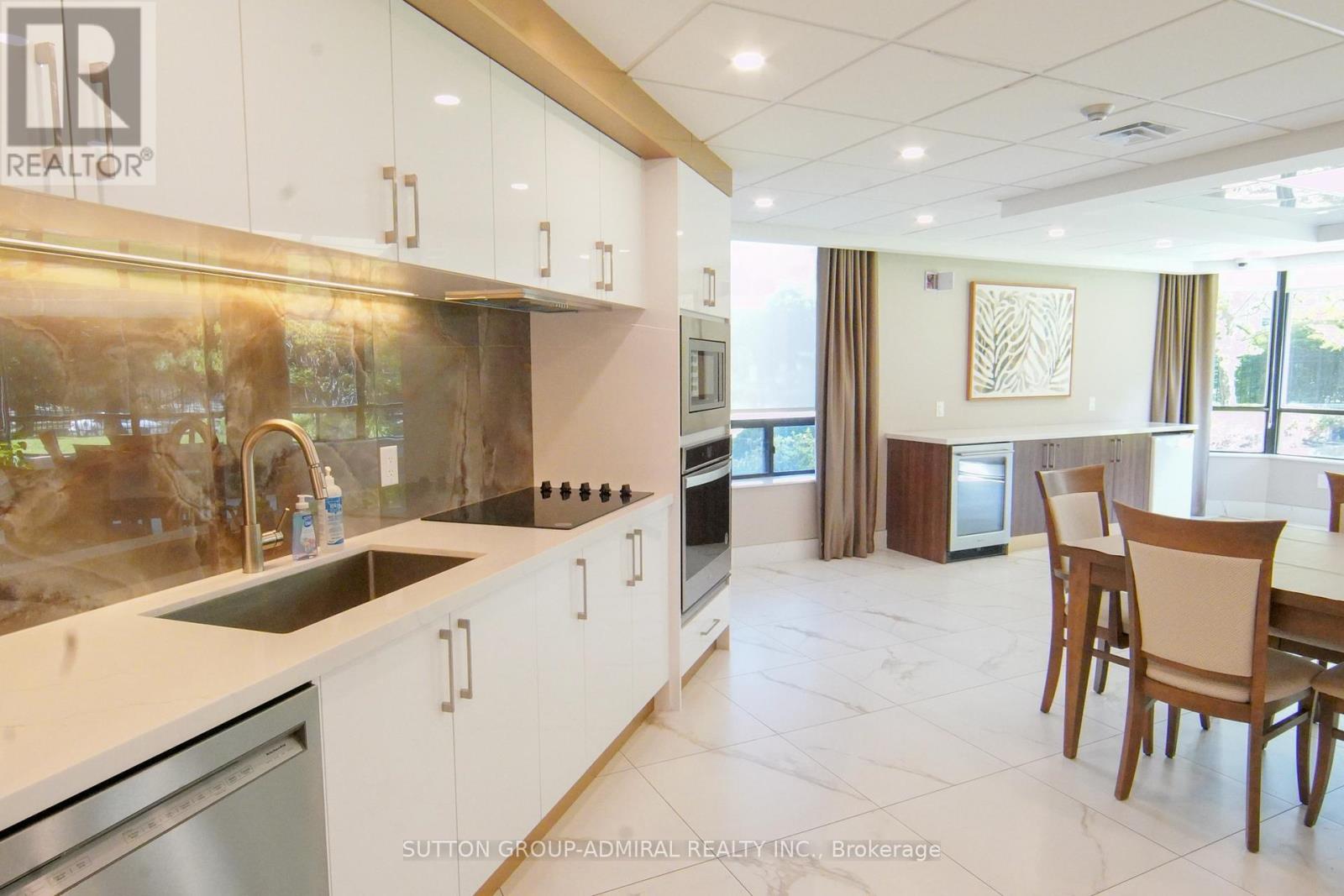 ##606 7420 BATHURST STREET - 34