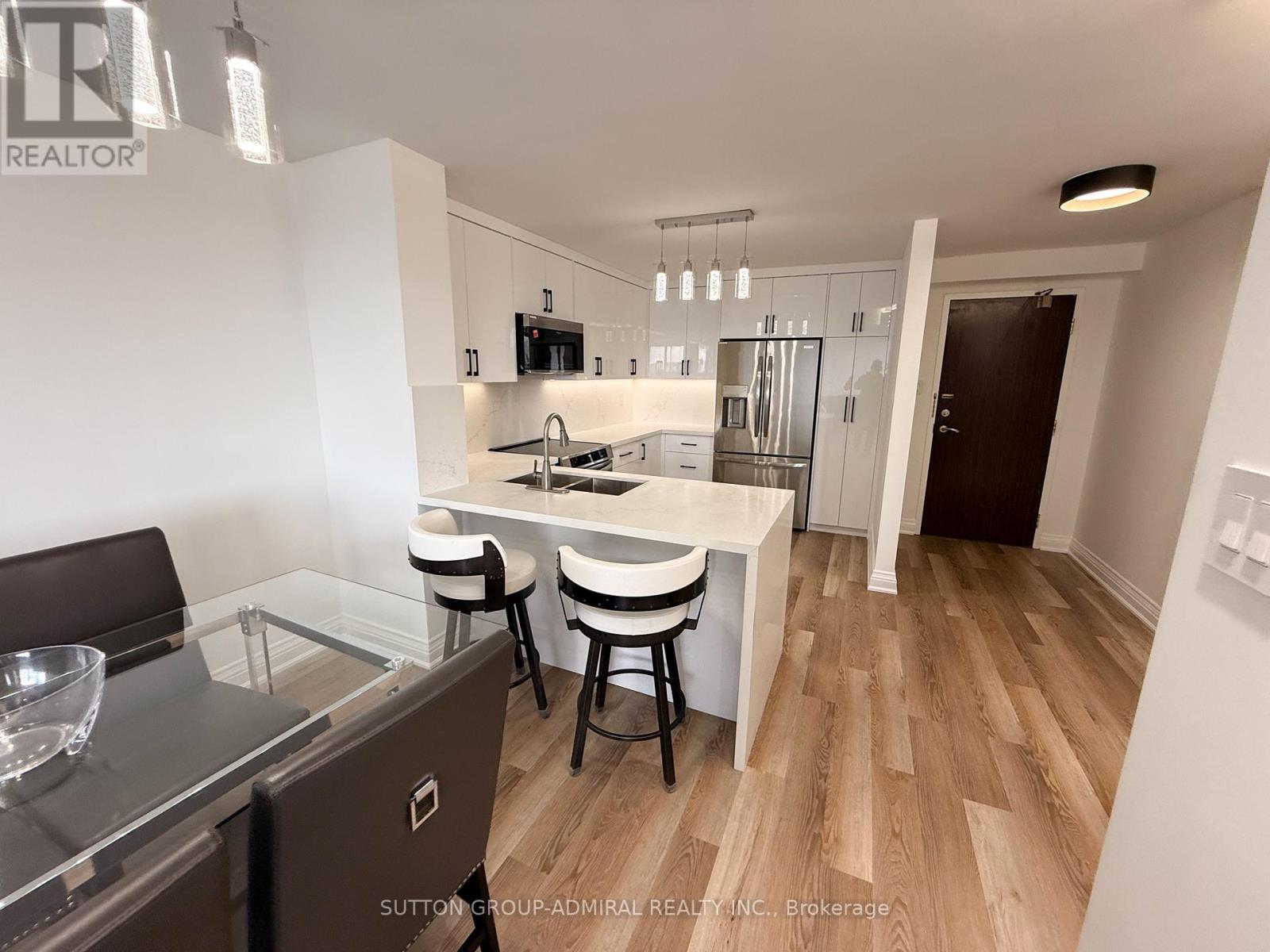 ##606 7420 BATHURST STREET - 44